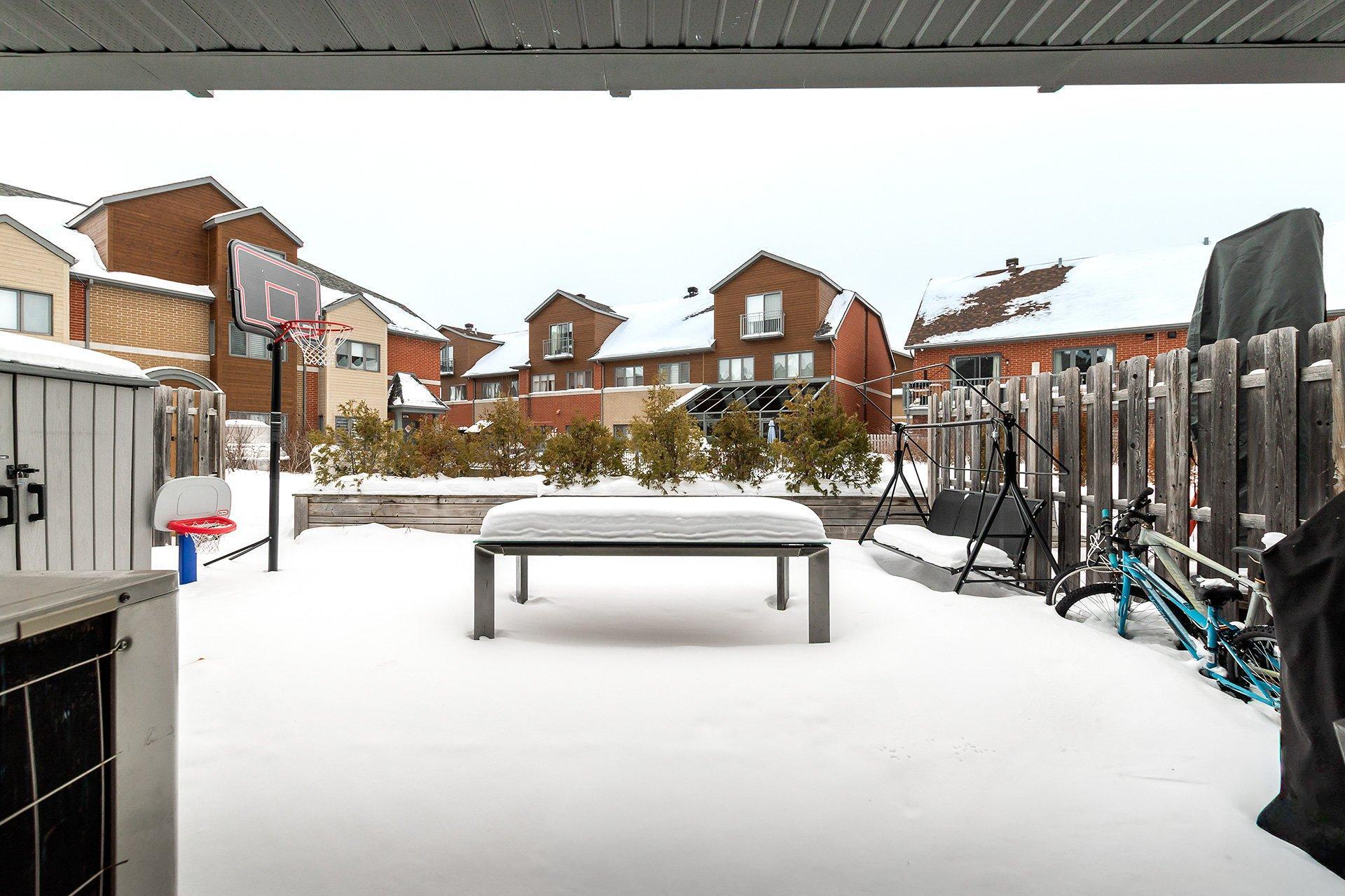 









5780B


Av. Parkhaven

,
Côte-Saint-Luc,




QC
H4W1X9

