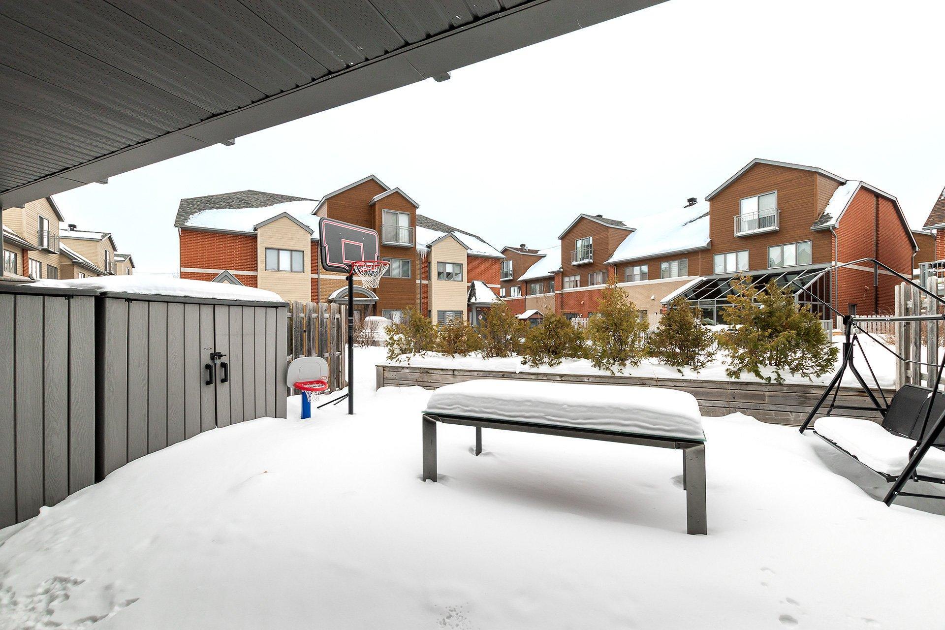 









5780B


Av. Parkhaven

,
Côte-Saint-Luc,




QC
H4W1X9

