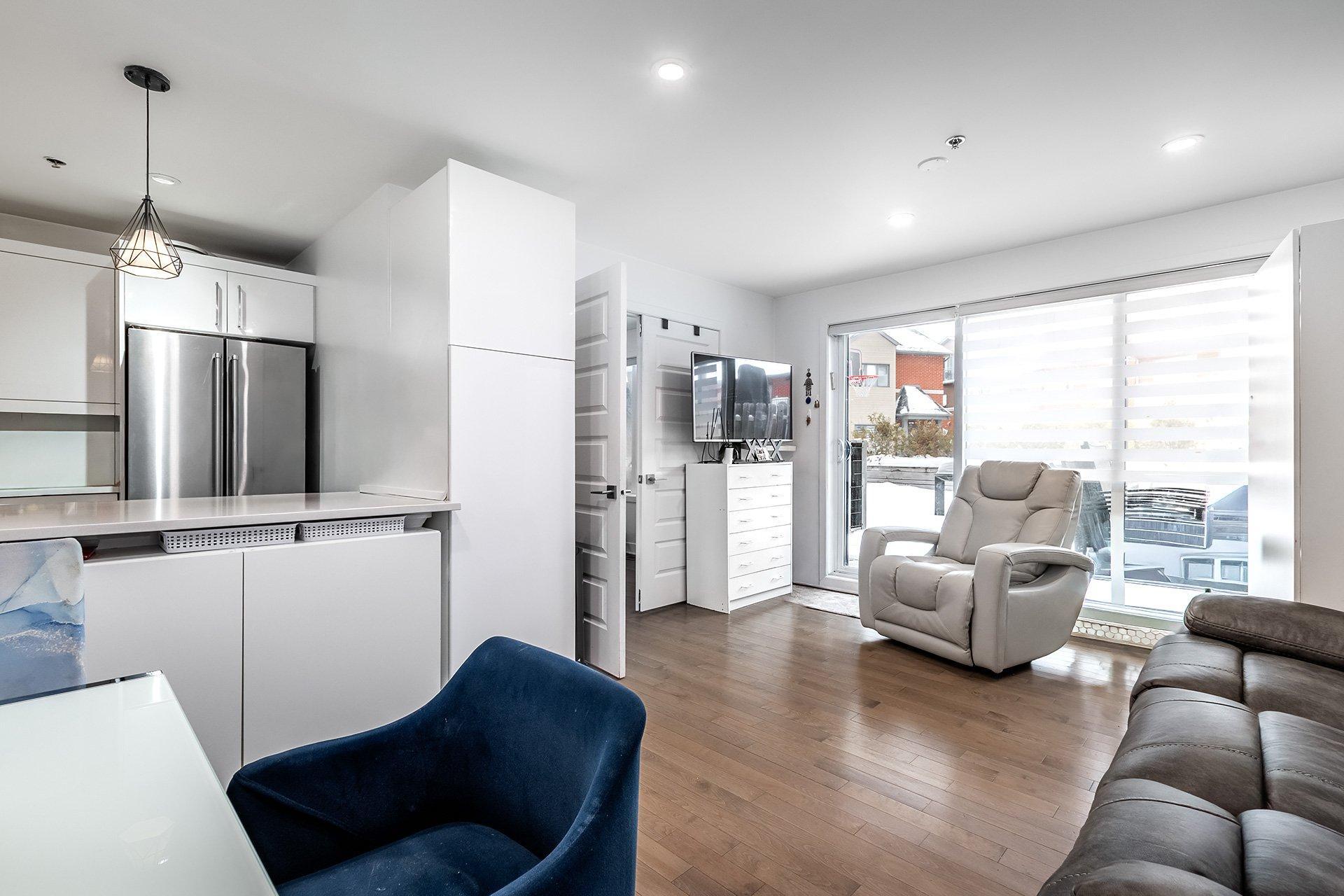 









5780B


Av. Parkhaven

,
Côte-Saint-Luc,




QC
H4W1X9

