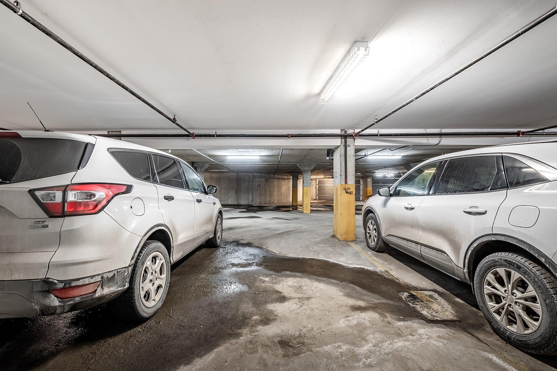 









5780B


Av. Parkhaven

,
Côte-Saint-Luc,




QC
H4W1X9

