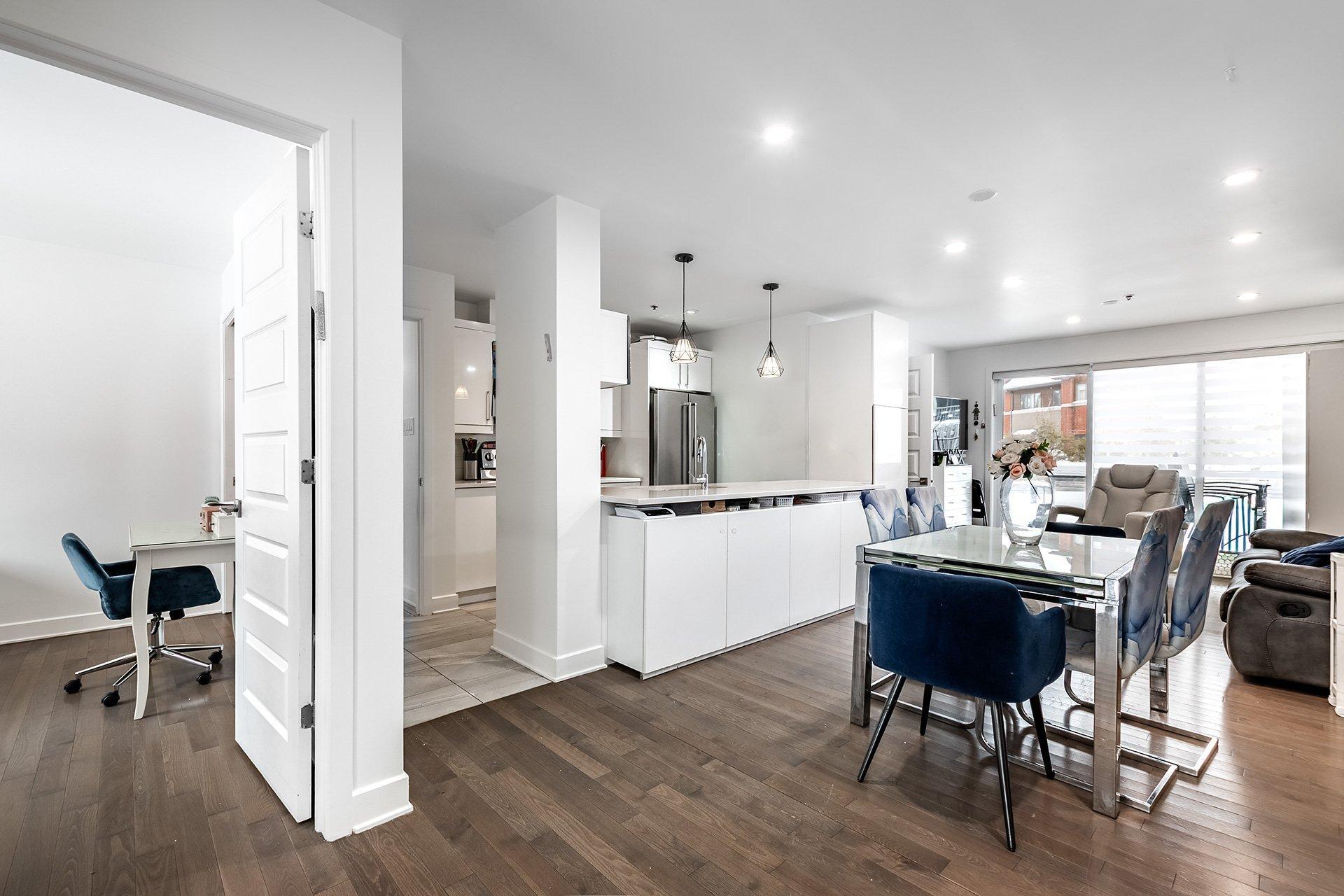 









5780B


Av. Parkhaven

,
Côte-Saint-Luc,




QC
H4W1X9

