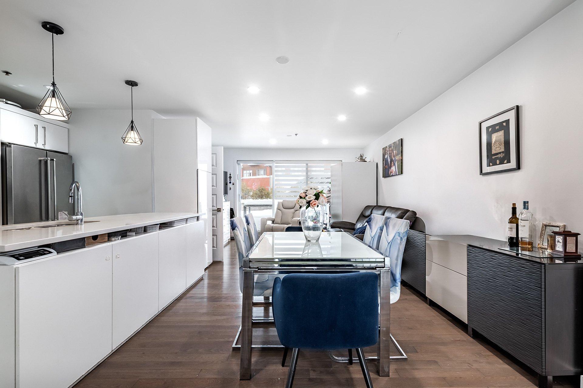 









5780B


Av. Parkhaven

,
Côte-Saint-Luc,




QC
H4W1X9

