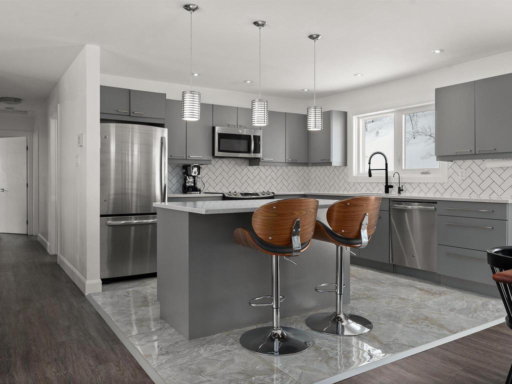 












212 Howe Avenue

,
Fall River,




NS
B2T 1H7

