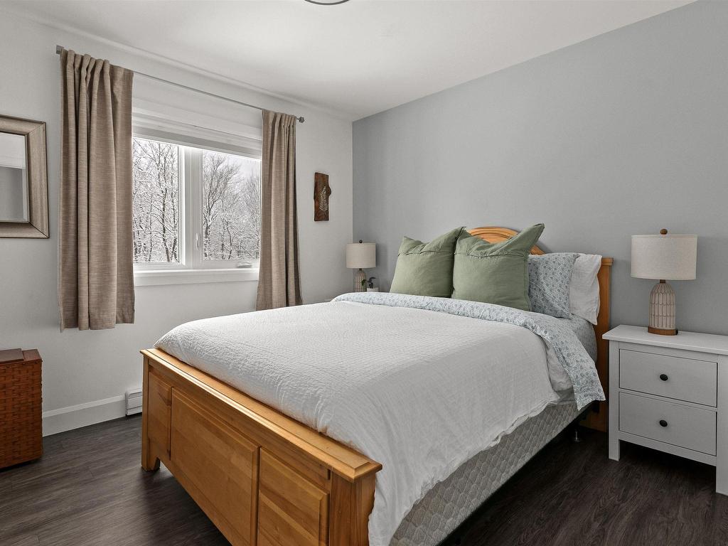 












212 Howe Avenue

,
Fall River,




NS
B2T 1H7

