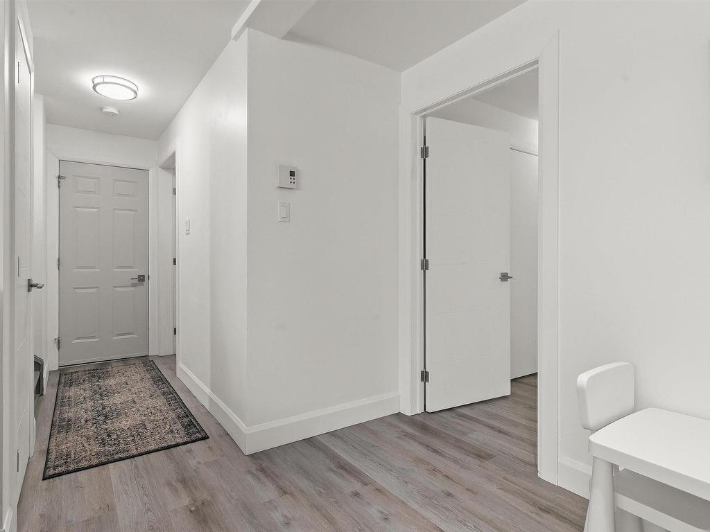 












212 Howe Avenue

,
Fall River,




NS
B2T 1H7

