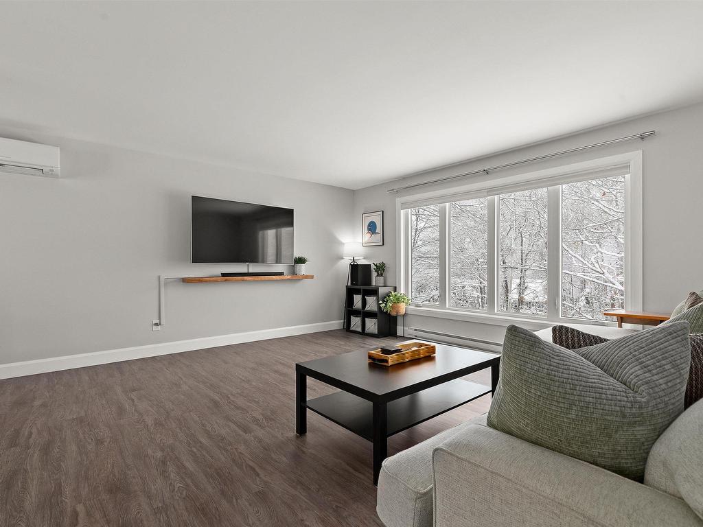 












212 Howe Avenue

,
Fall River,




NS
B2T 1H7


