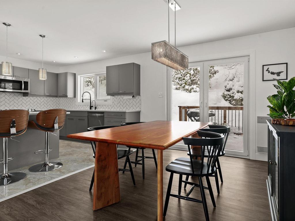 












212 Howe Avenue

,
Fall River,




NS
B2T 1H7

