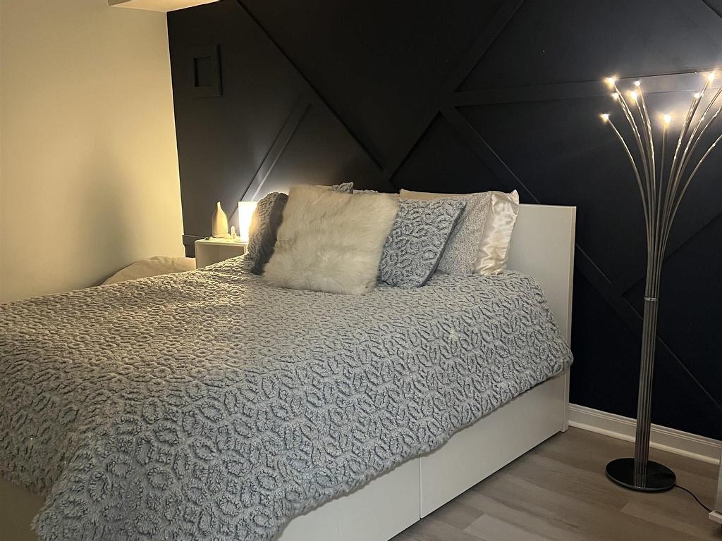 












305 51 River Lane

,
Bedford,




NS
B4A 3Y8

