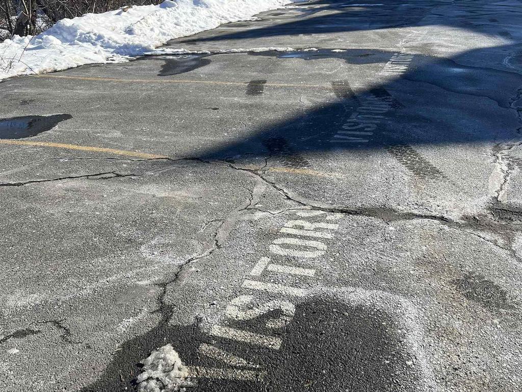 












305 51 River Lane

,
Bedford,




NS
B4A 3Y8

