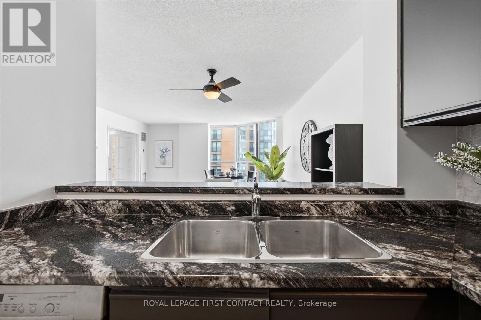 












808 - 140 DUNLOP STREET E

,
Barrie,




Ontario
L4M6H9

