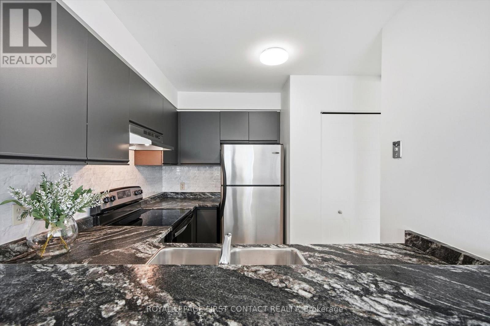 












808 - 140 DUNLOP STREET E

,
Barrie,




Ontario
L4M6H9

