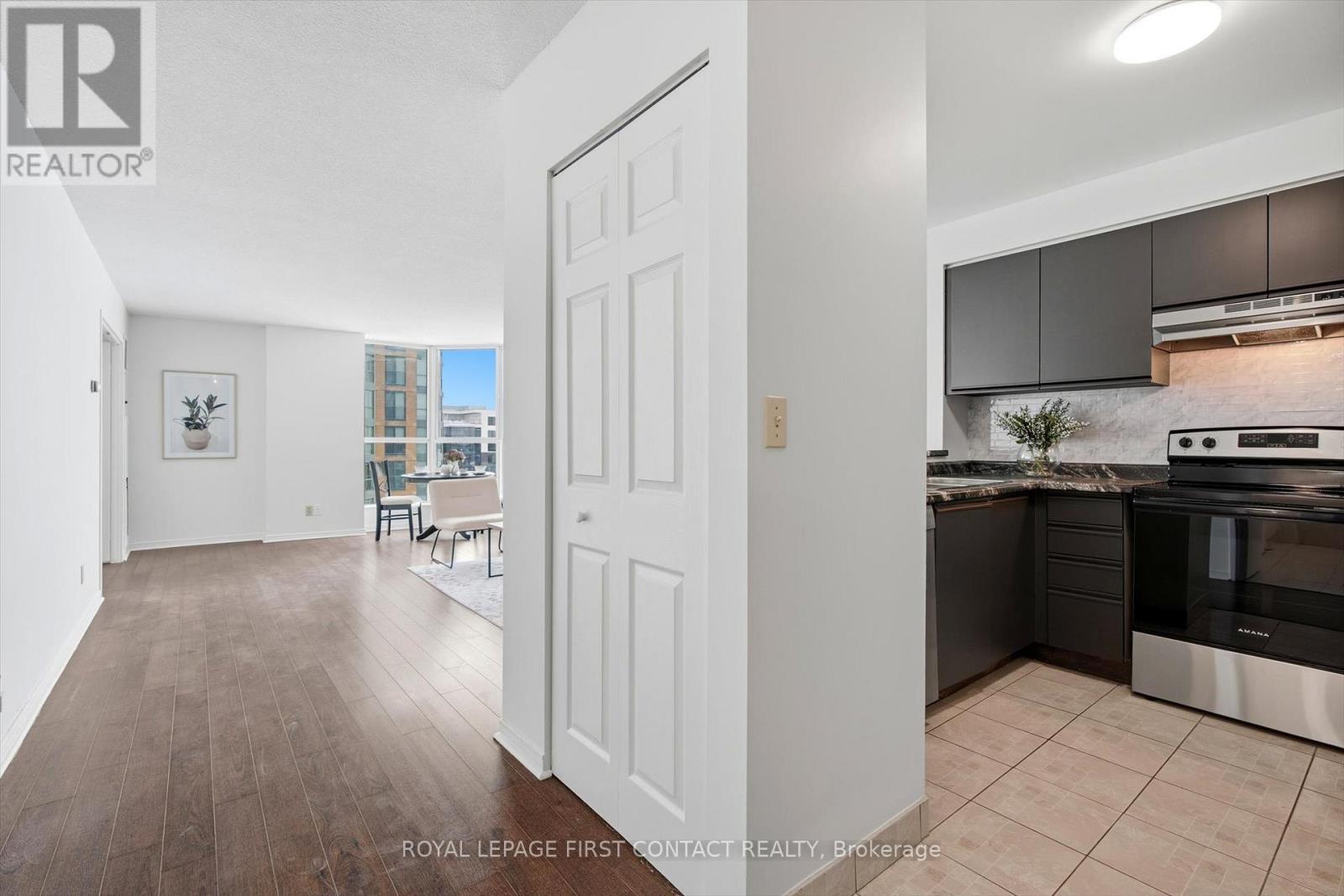 












808 - 140 DUNLOP STREET E

,
Barrie,




Ontario
L4M6H9

