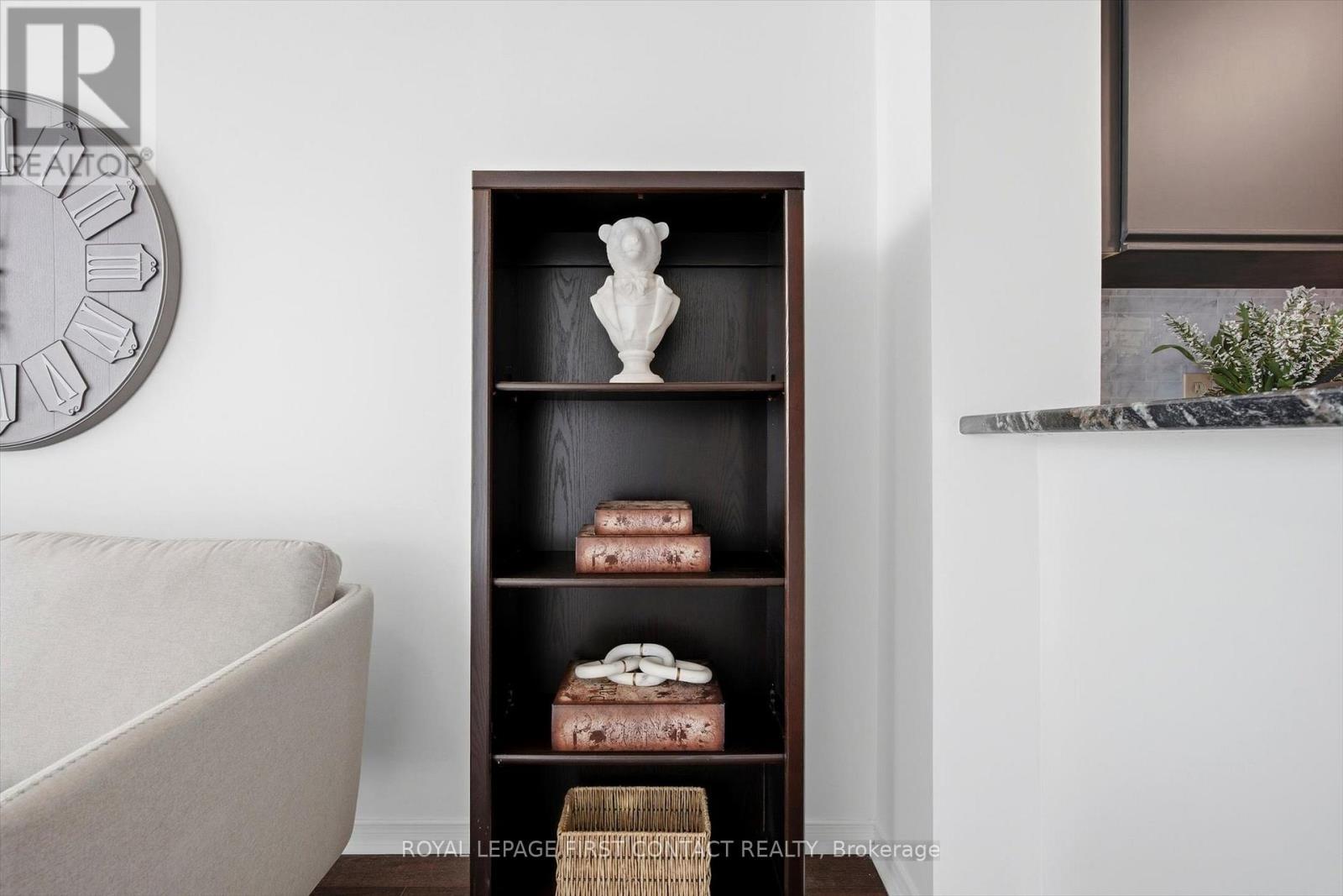 












808 - 140 DUNLOP STREET E

,
Barrie,




Ontario
L4M6H9

