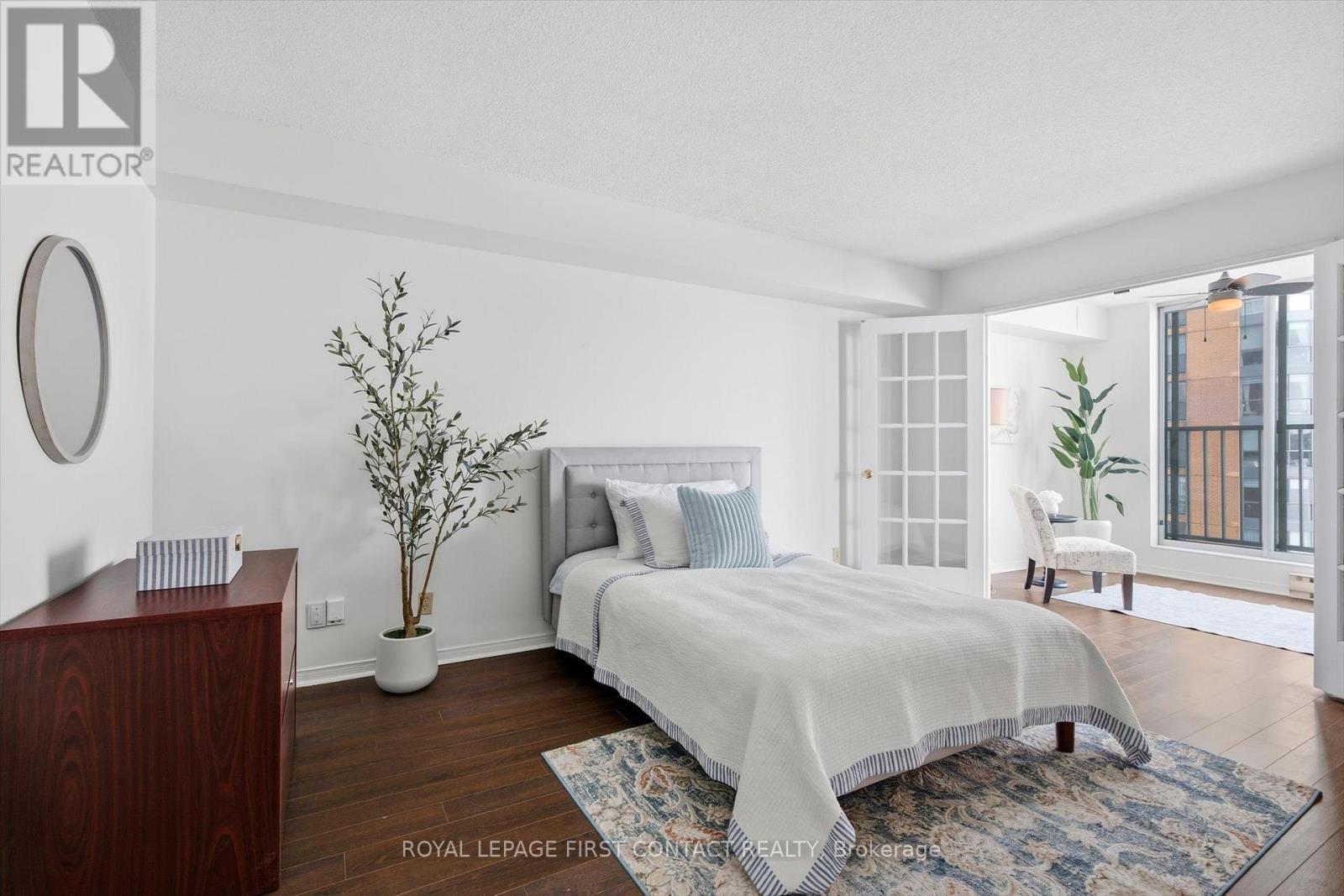 












808 - 140 DUNLOP STREET E

,
Barrie,




Ontario
L4M6H9

