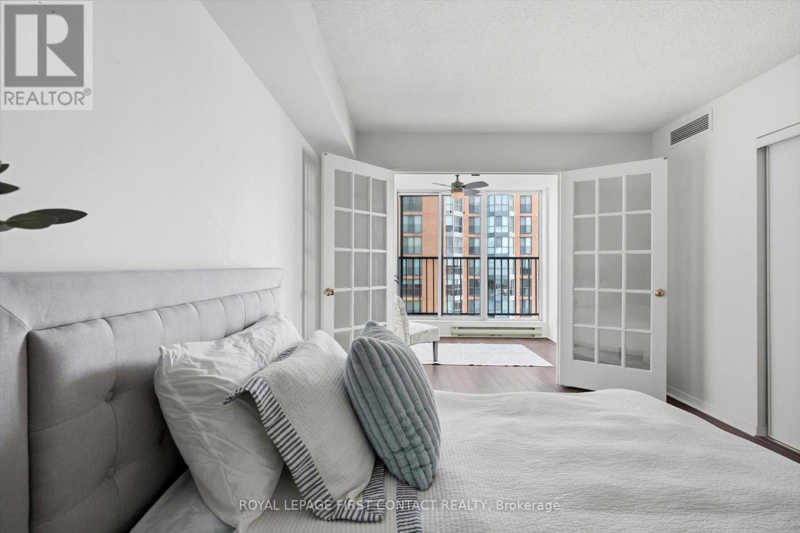 












808 - 140 DUNLOP STREET E

,
Barrie,




Ontario
L4M6H9

