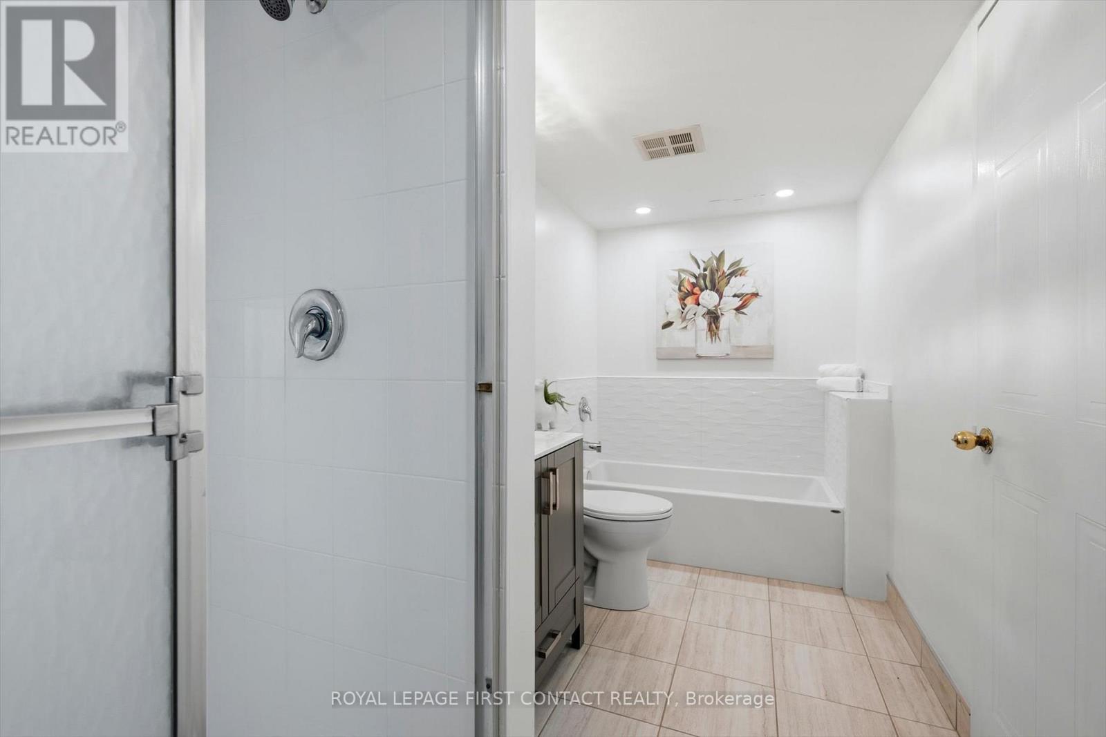 












808 - 140 DUNLOP STREET E

,
Barrie,




Ontario
L4M6H9

