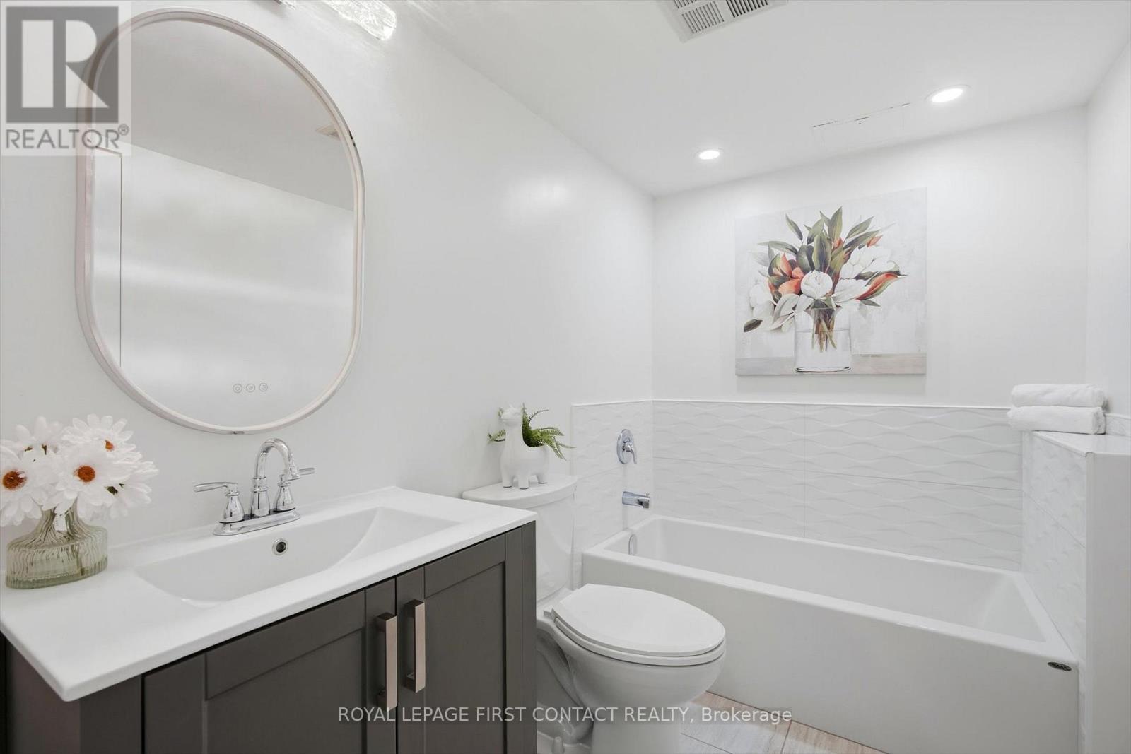 












808 - 140 DUNLOP STREET E

,
Barrie,




Ontario
L4M6H9

