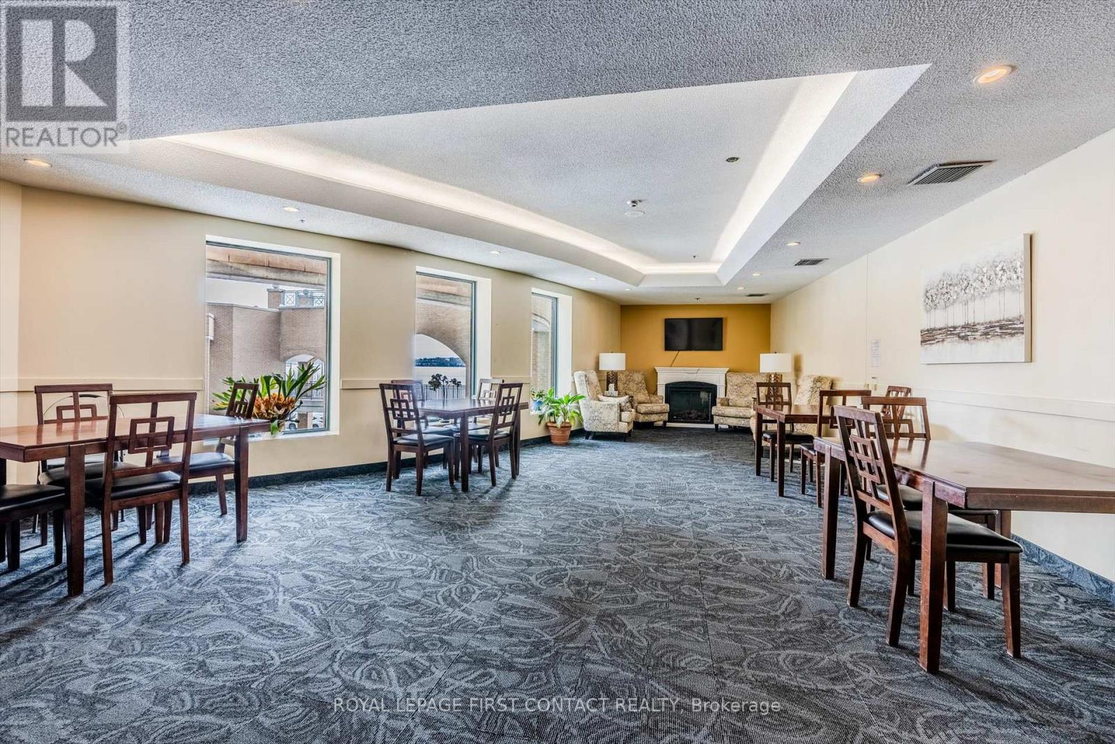 












808 - 140 DUNLOP STREET E

,
Barrie,




Ontario
L4M6H9

