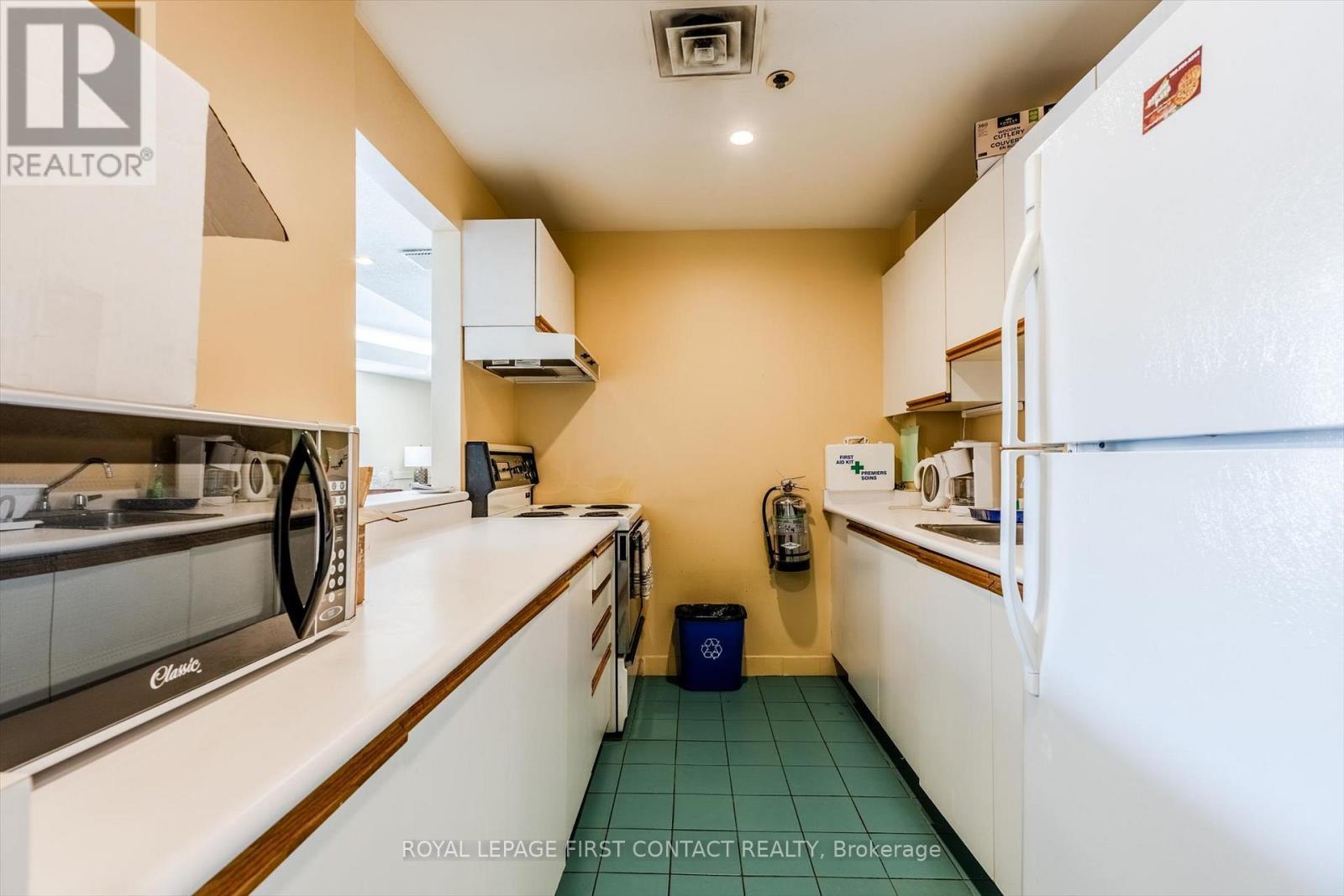 












808 - 140 DUNLOP STREET E

,
Barrie,




Ontario
L4M6H9

