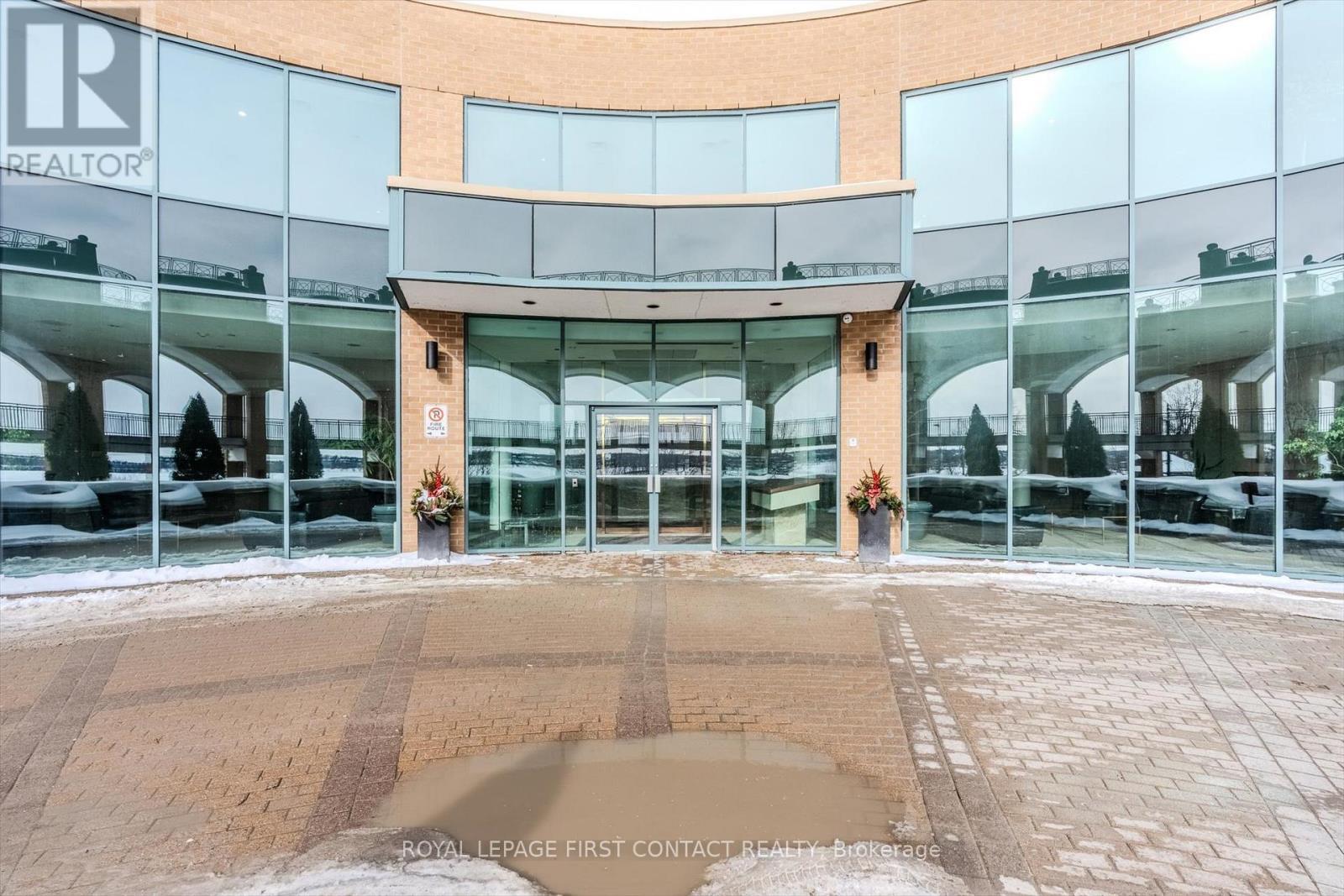 












808 - 140 DUNLOP STREET E

,
Barrie,




Ontario
L4M6H9

