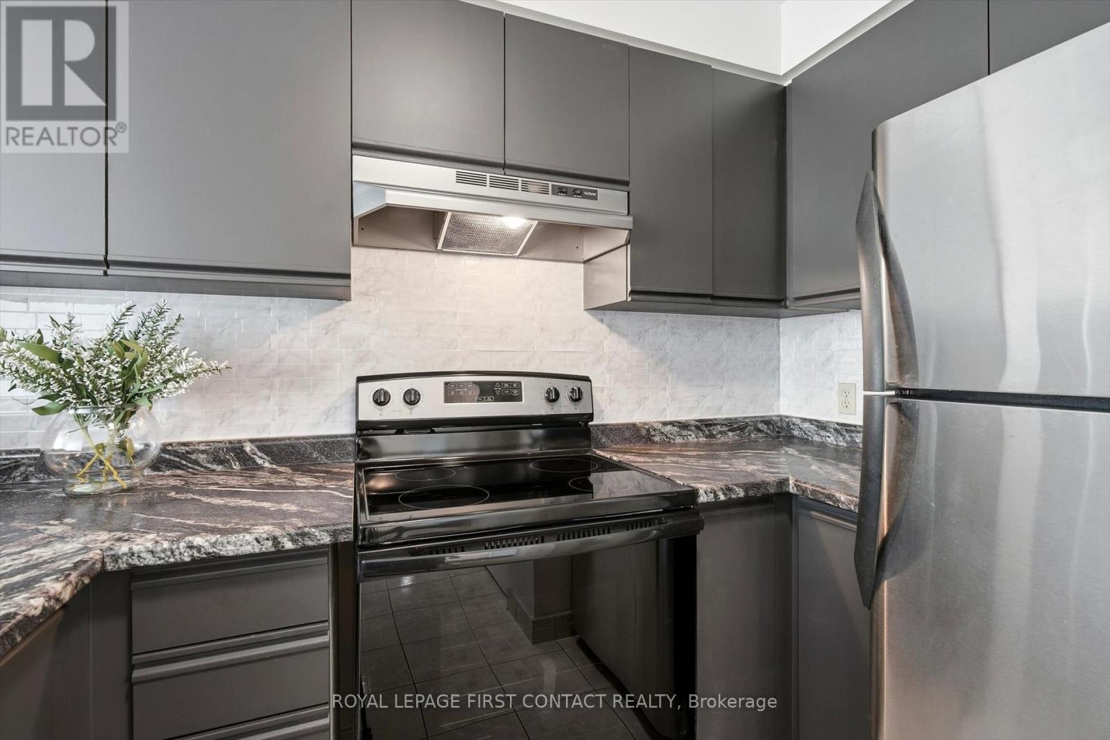 












808 - 140 DUNLOP STREET E

,
Barrie,




Ontario
L4M6H9

