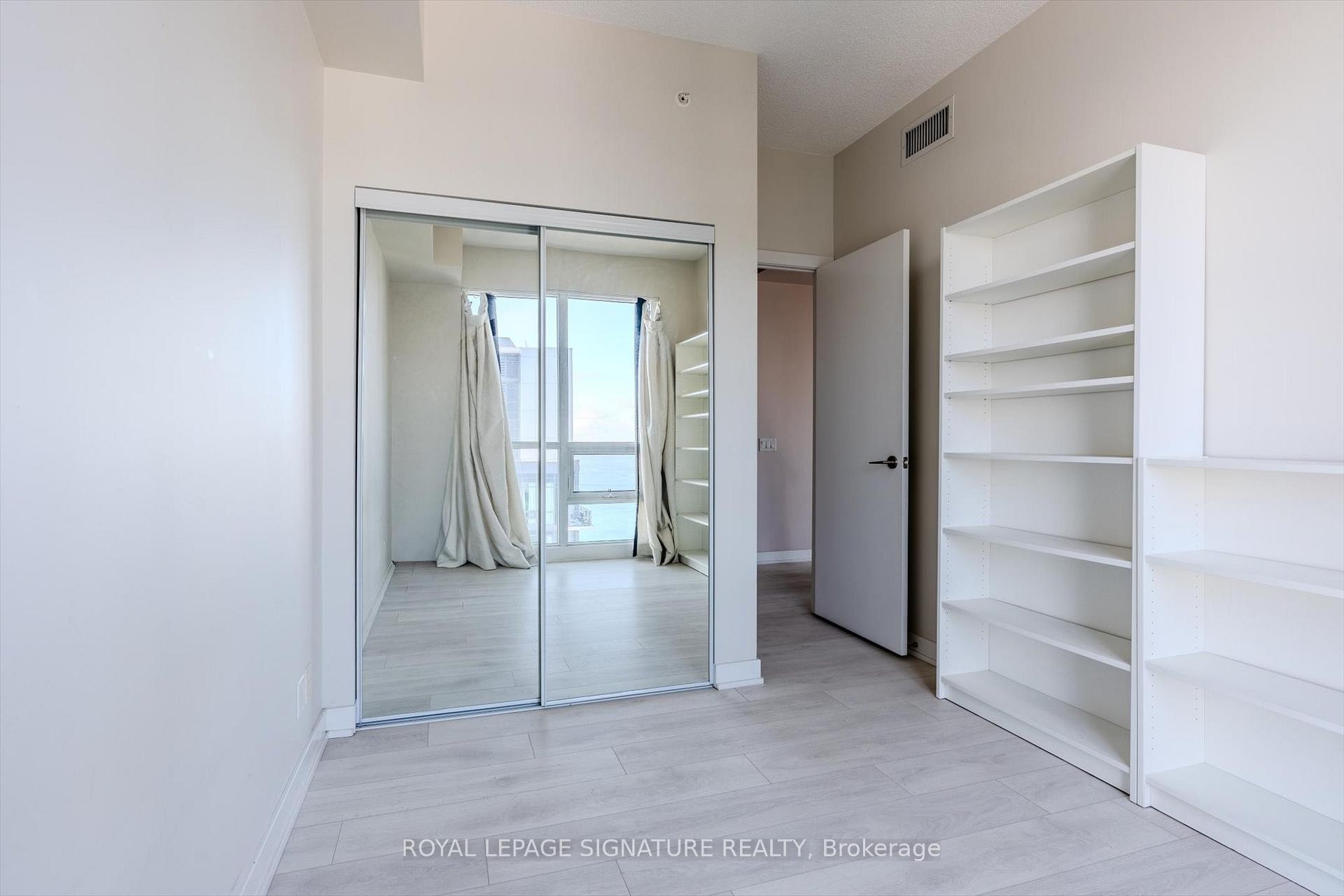 









2220


Lake shore

Boulevard West, 4407,
Toronto,




ON
M8V 0C1

