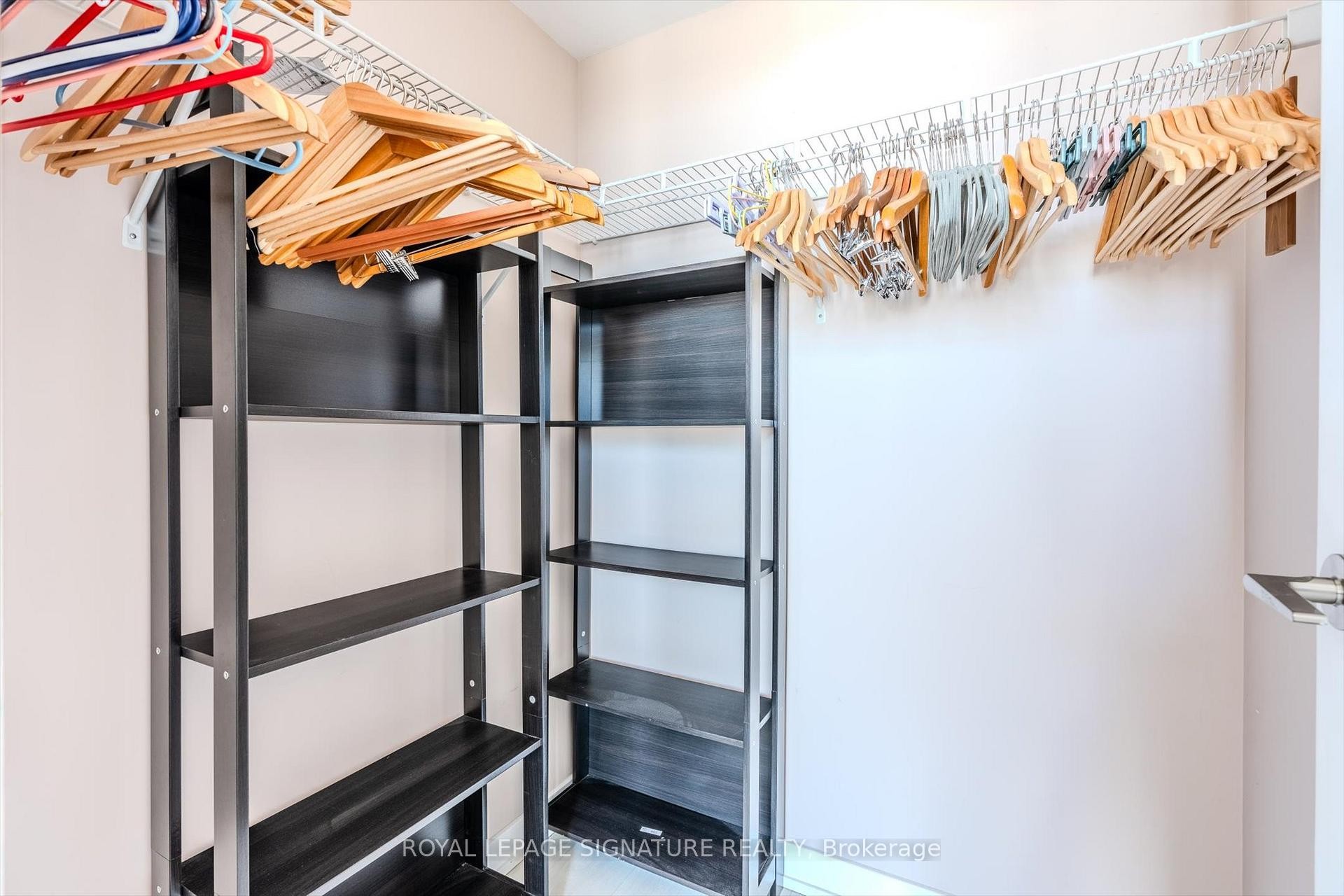 









2220


Lake shore

Boulevard West, 4407,
Toronto,




ON
M8V 0C1

