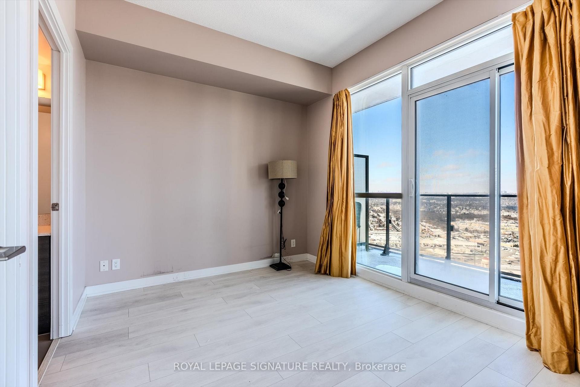 









2220


Lake shore

Boulevard West, 4407,
Toronto,




ON
M8V 0C1

