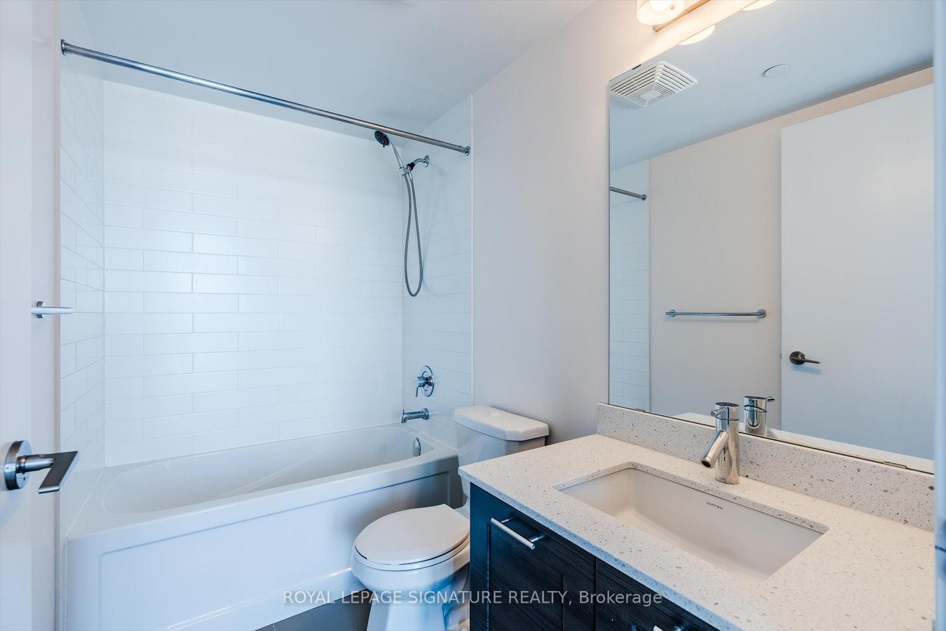 









2220


Lake shore

Boulevard West, 4407,
Toronto,




ON
M8V 0C1

