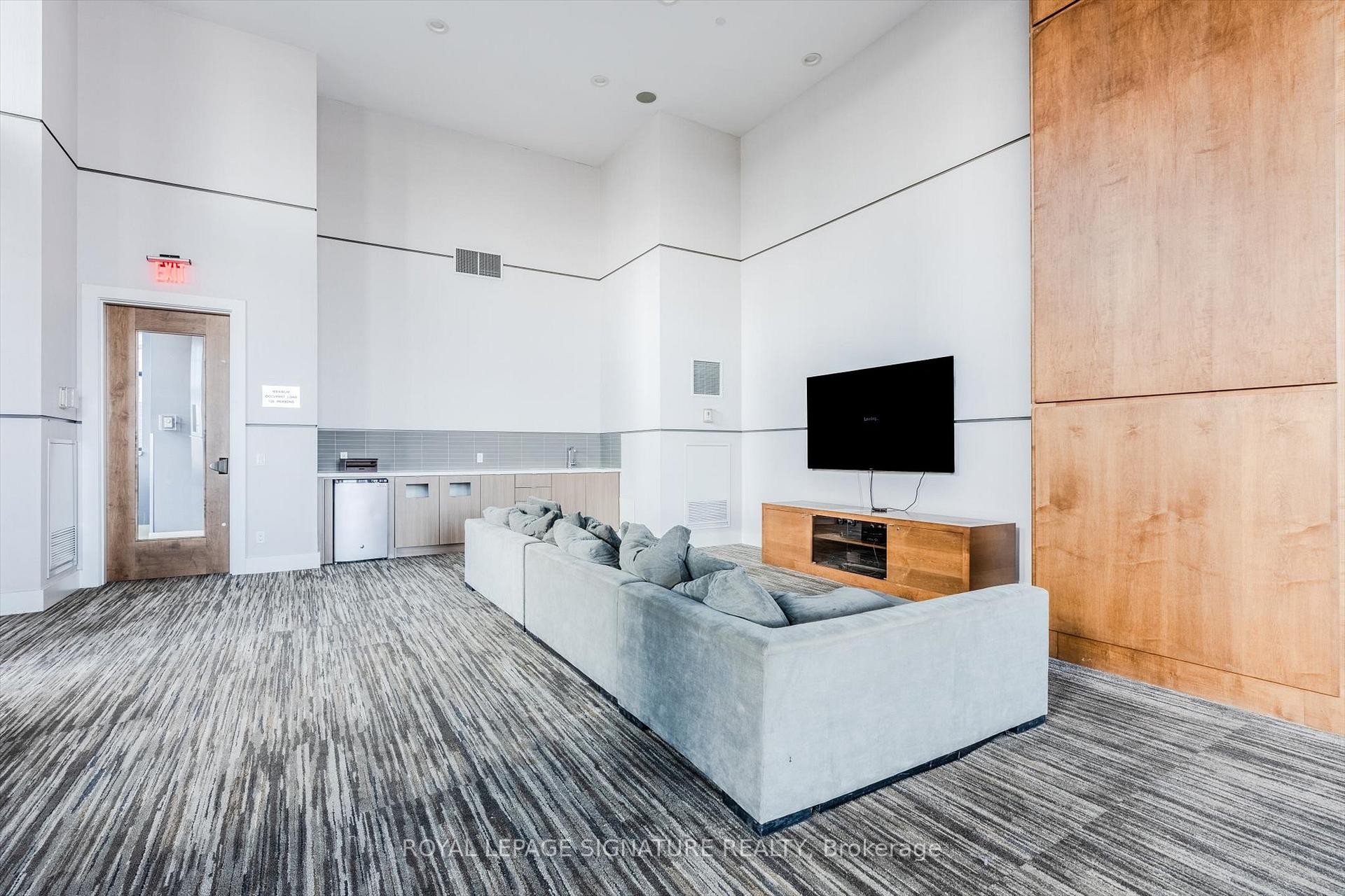 









2220


Lake shore

Boulevard West, 4407,
Toronto,




ON
M8V 0C1

