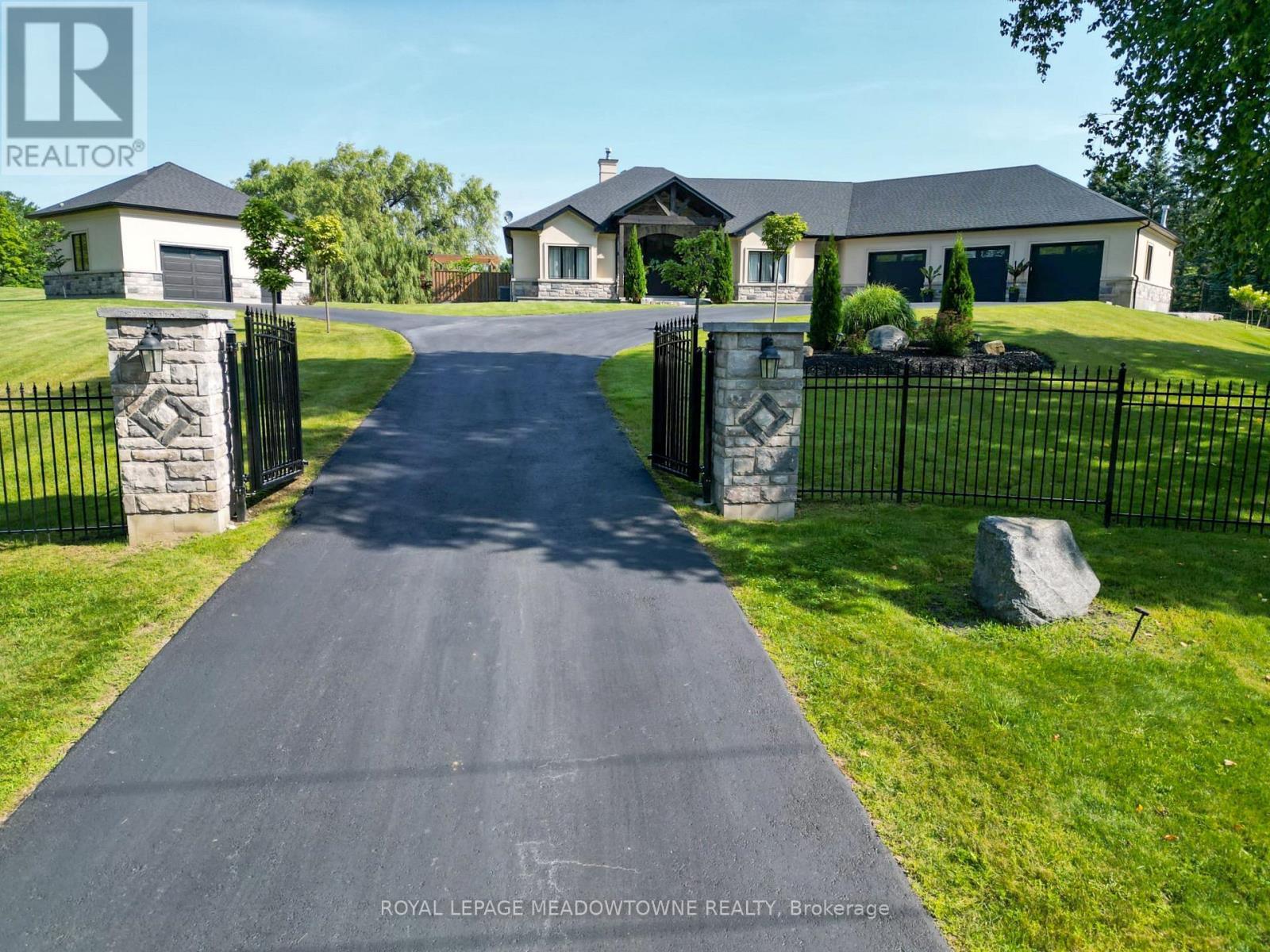 












6752 CONCESSION 2

,
Puslinch,




Ontario
N3C2V4

