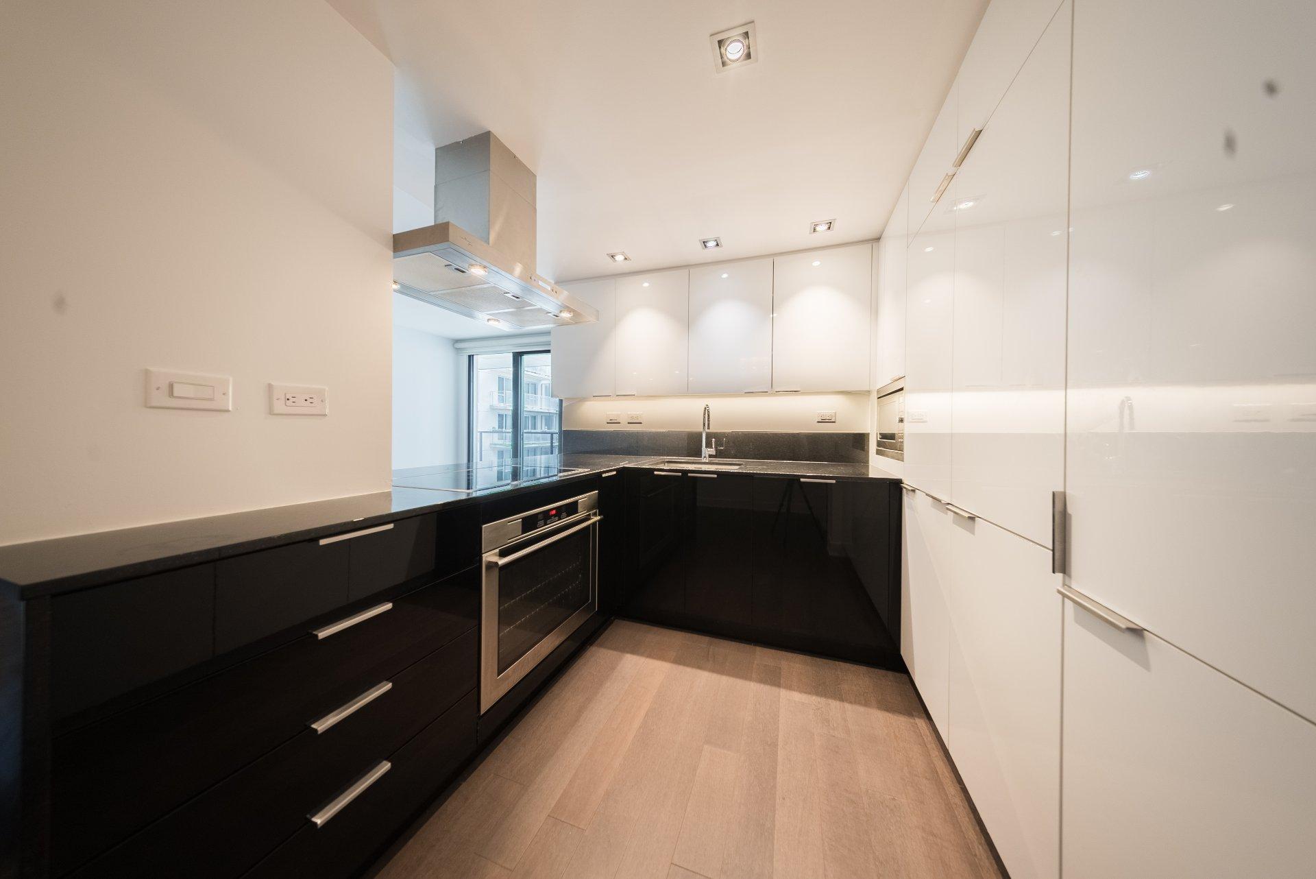 









738


Rue St-Paul O.

, 912,
Montréal (Ville-Marie),




QC
H3C0N5

