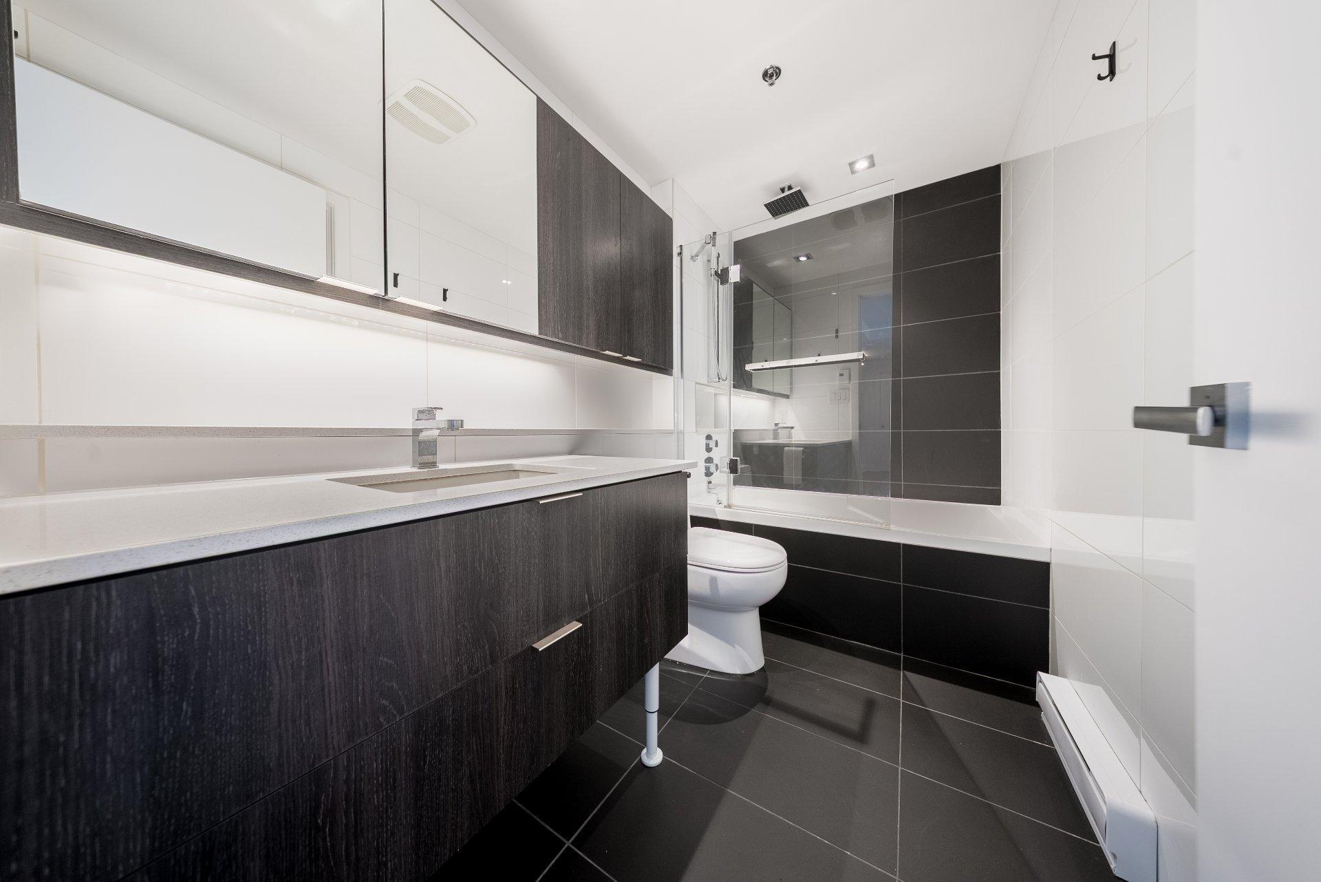 









738


Rue St-Paul O.

, 912,
Montréal (Ville-Marie),




QC
H3C0N5

