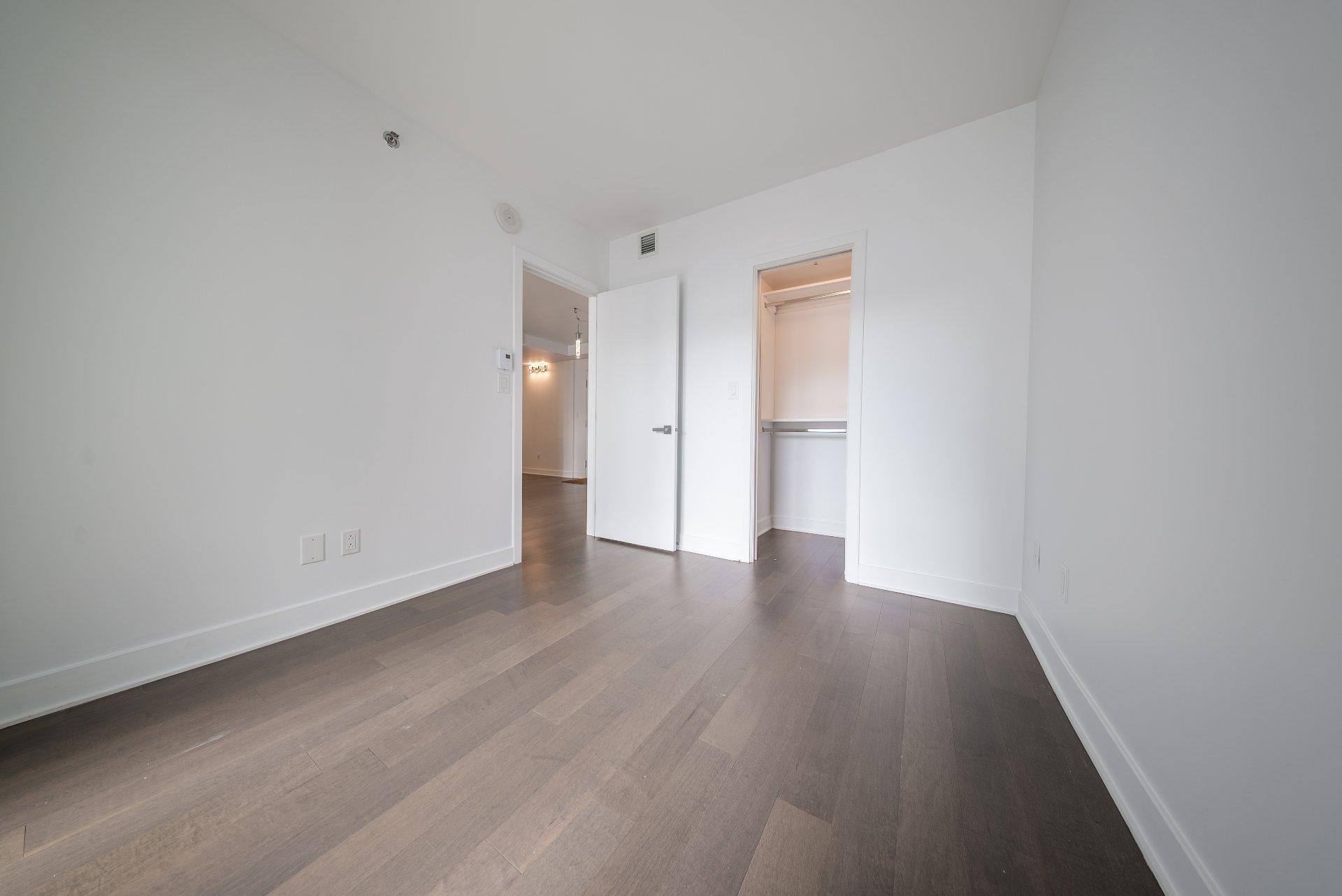 









738


Rue St-Paul O.

, 912,
Montréal (Ville-Marie),




QC
H3C0N5

