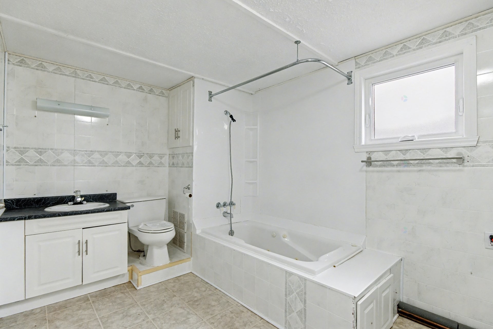 









3950


Boul. Sir-Wilfrid-Laurier

, 144,
Longueuil (Saint-Hubert),




QC
J3Y5Y9

