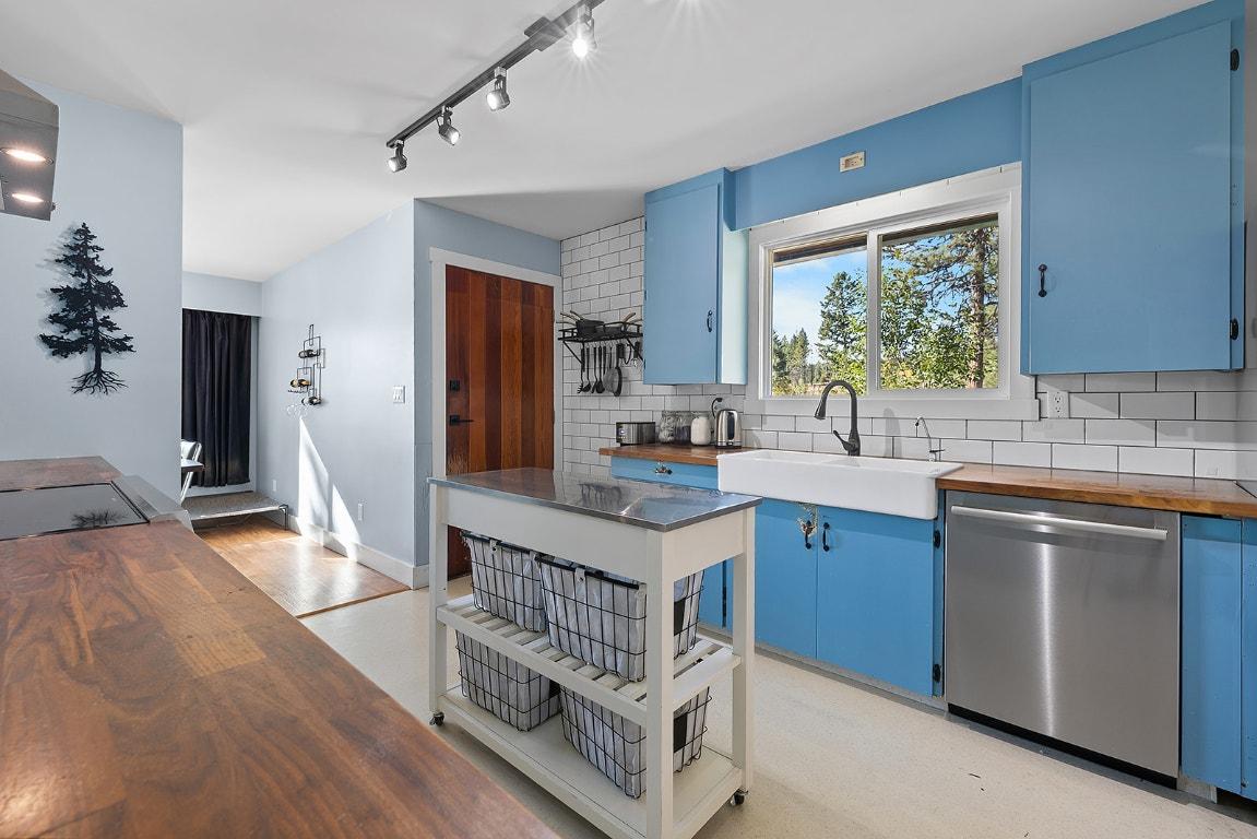 









7502


Highway 95A

,
Kimberley,




BC
V1A 3L4

