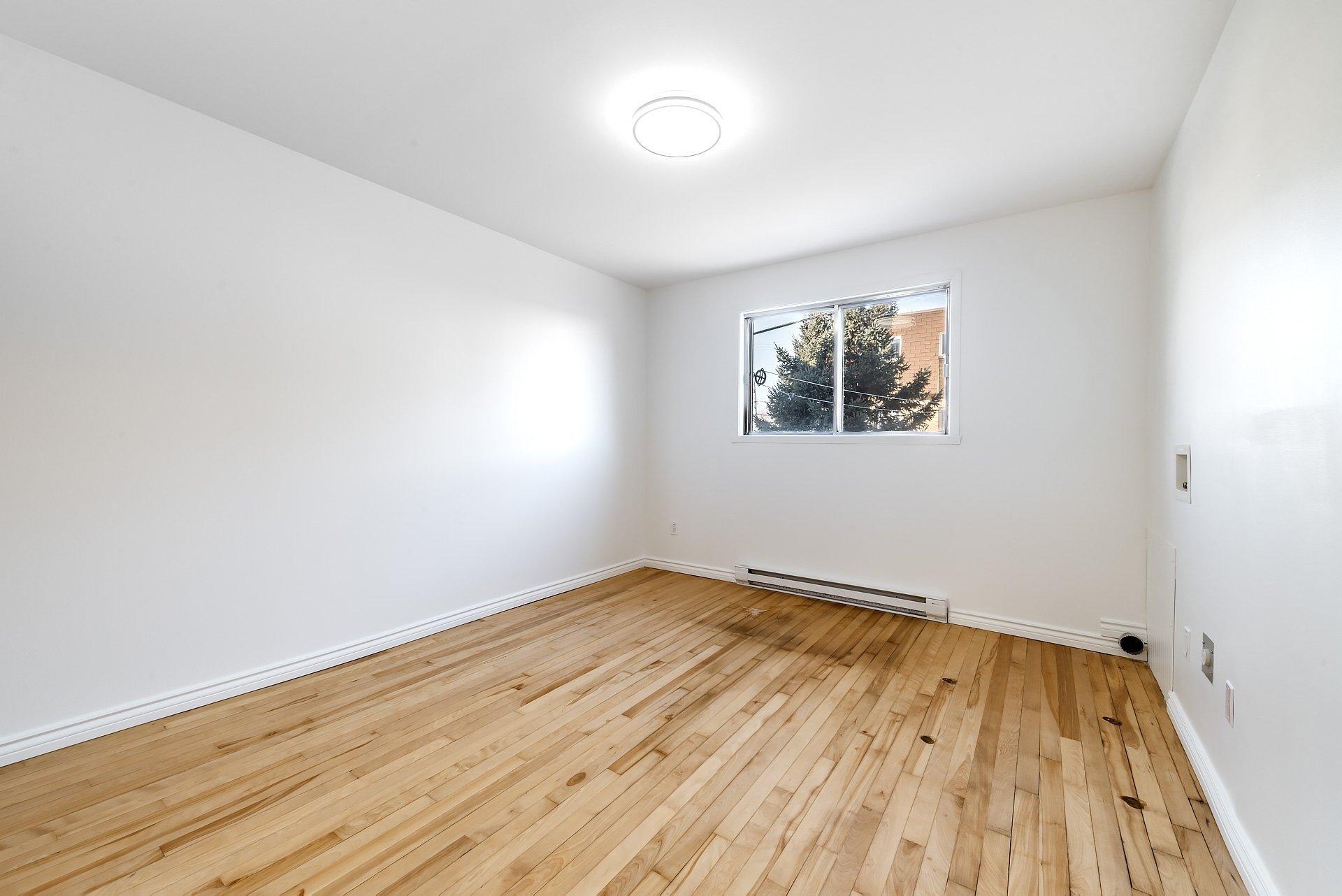 









405


Rue Lamarre

, 5,
Longueuil (Le Vieux-Longueuil),




QC
J4J1T1

