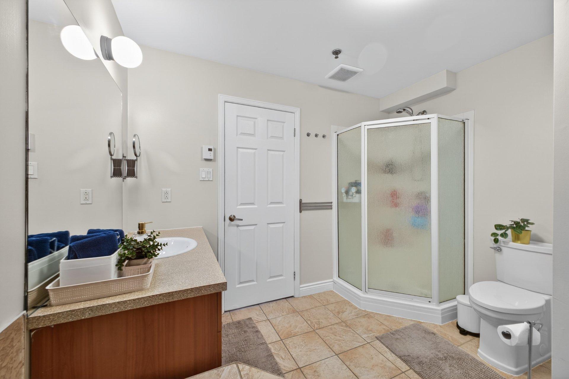 









16689


Boul. de Pierrefonds

, 201,
Montréal (Pierrefonds-Roxboro),




QC
H9H5L8

