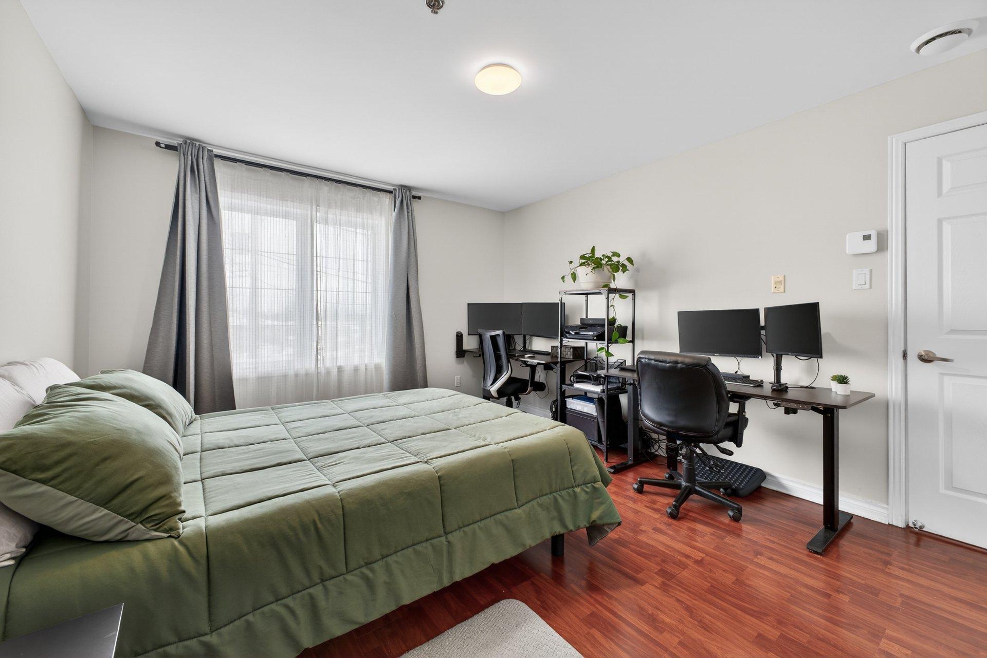 









16689


Boul. de Pierrefonds

, 201,
Montréal (Pierrefonds-Roxboro),




QC
H9H5L8

