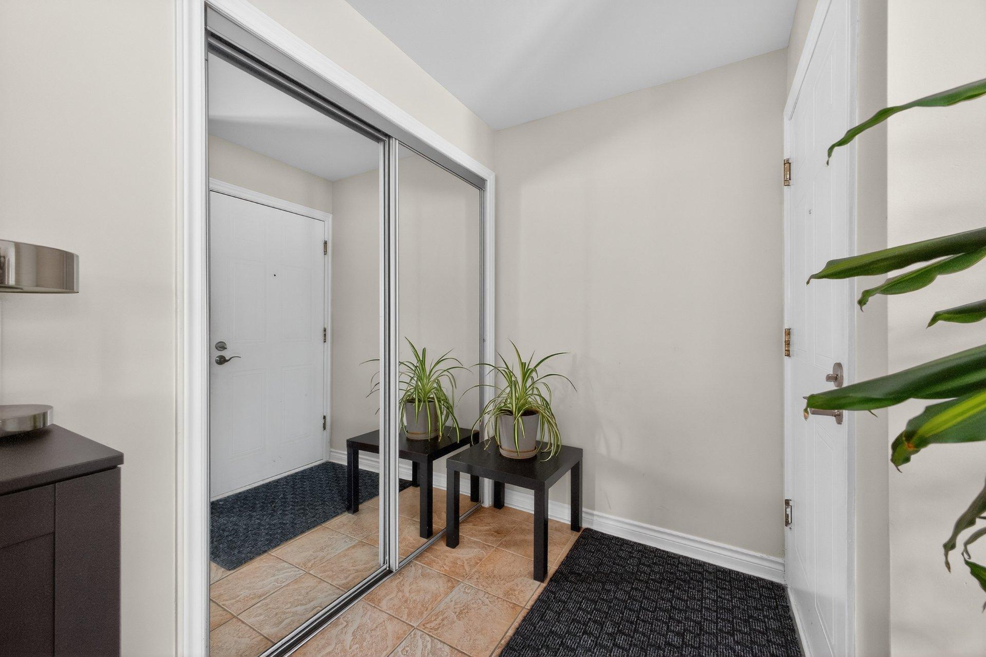 









16689


Boul. de Pierrefonds

, 201,
Montréal (Pierrefonds-Roxboro),




QC
H9H5L8

