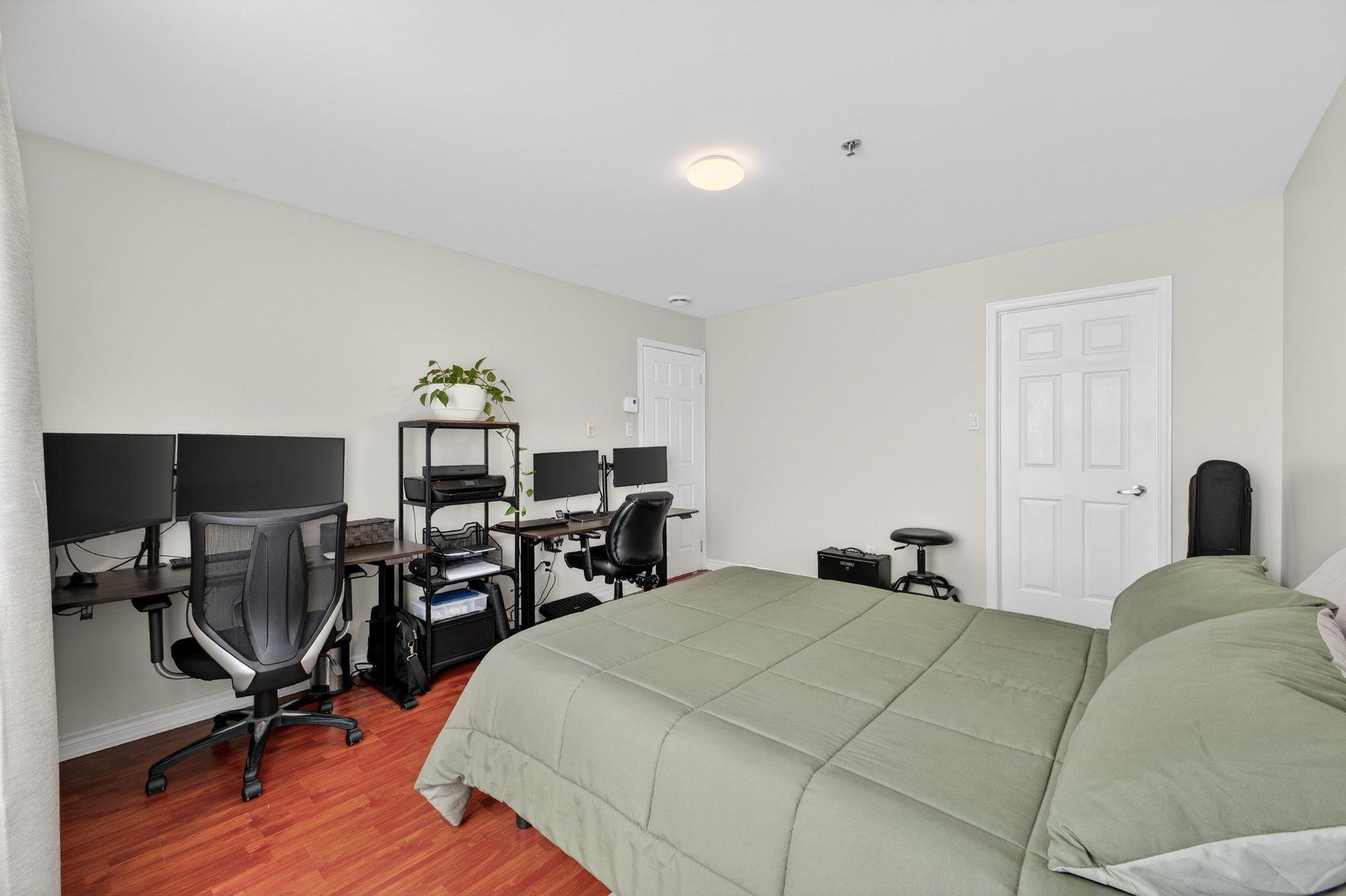 









16689


Boul. de Pierrefonds

, 201,
Montréal (Pierrefonds-Roxboro),




QC
H9H5L8

