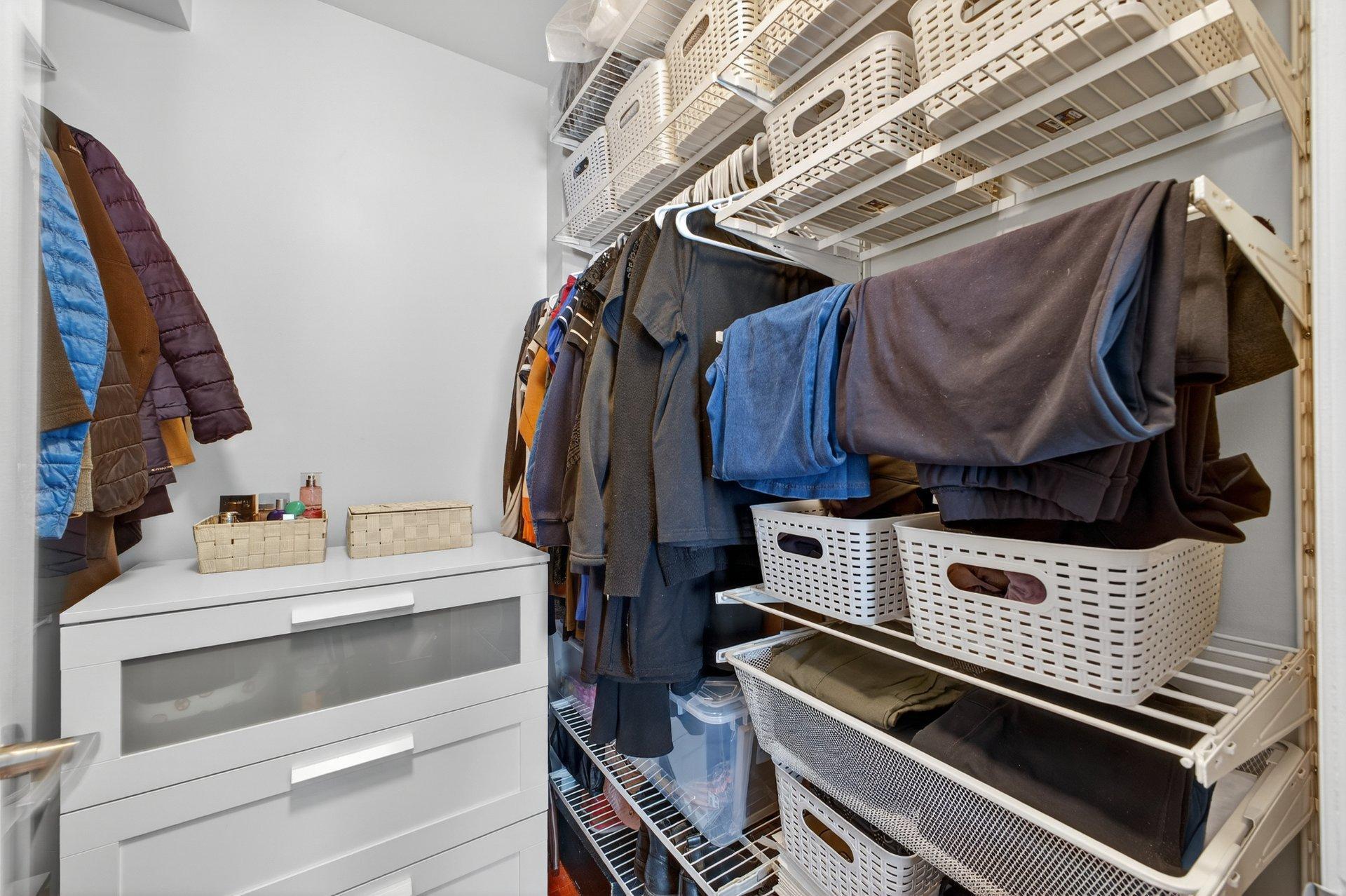 









16689


Boul. de Pierrefonds

, 201,
Montréal (Pierrefonds-Roxboro),




QC
H9H5L8

