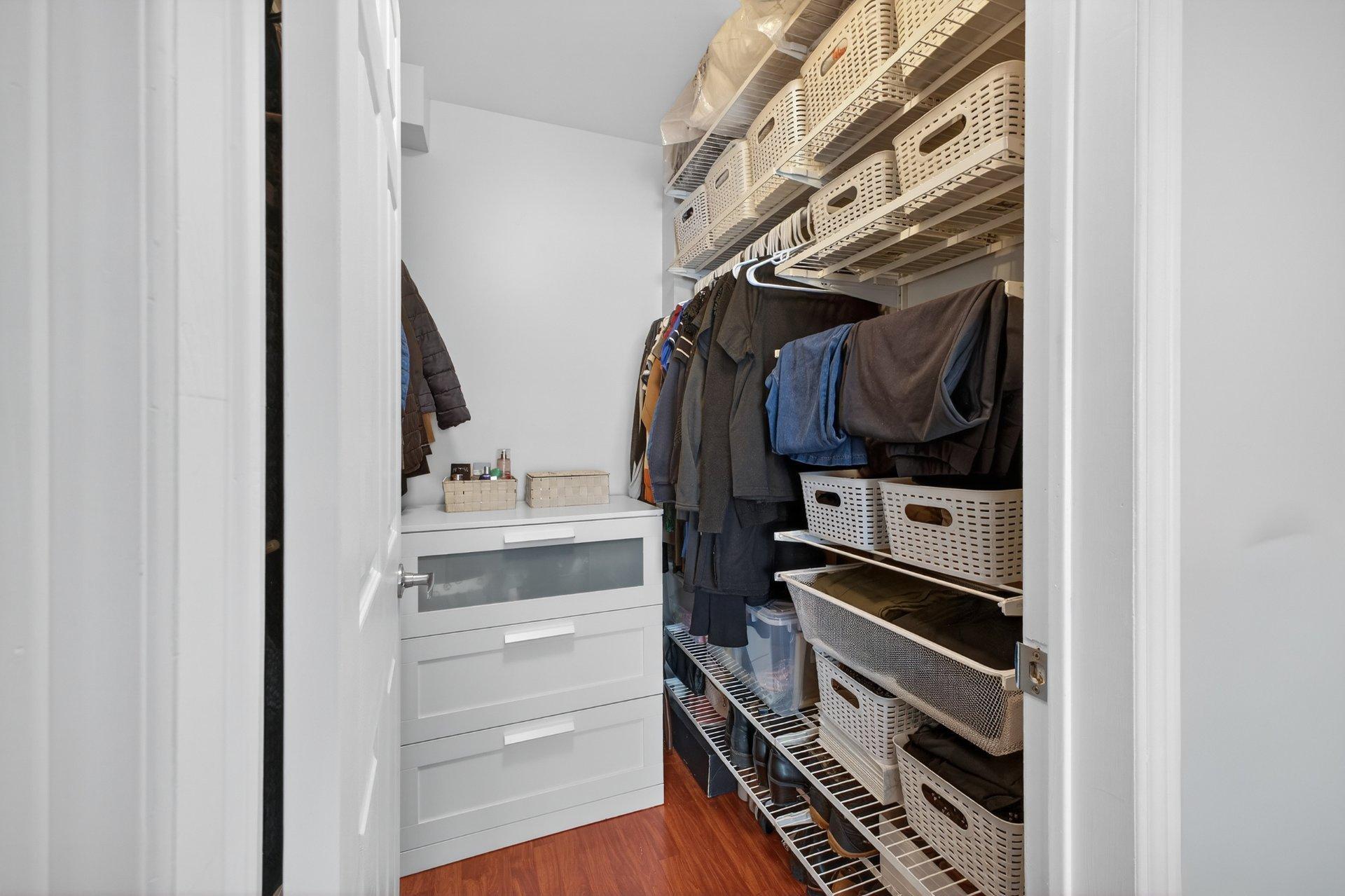 









16689


Boul. de Pierrefonds

, 201,
Montréal (Pierrefonds-Roxboro),




QC
H9H5L8

