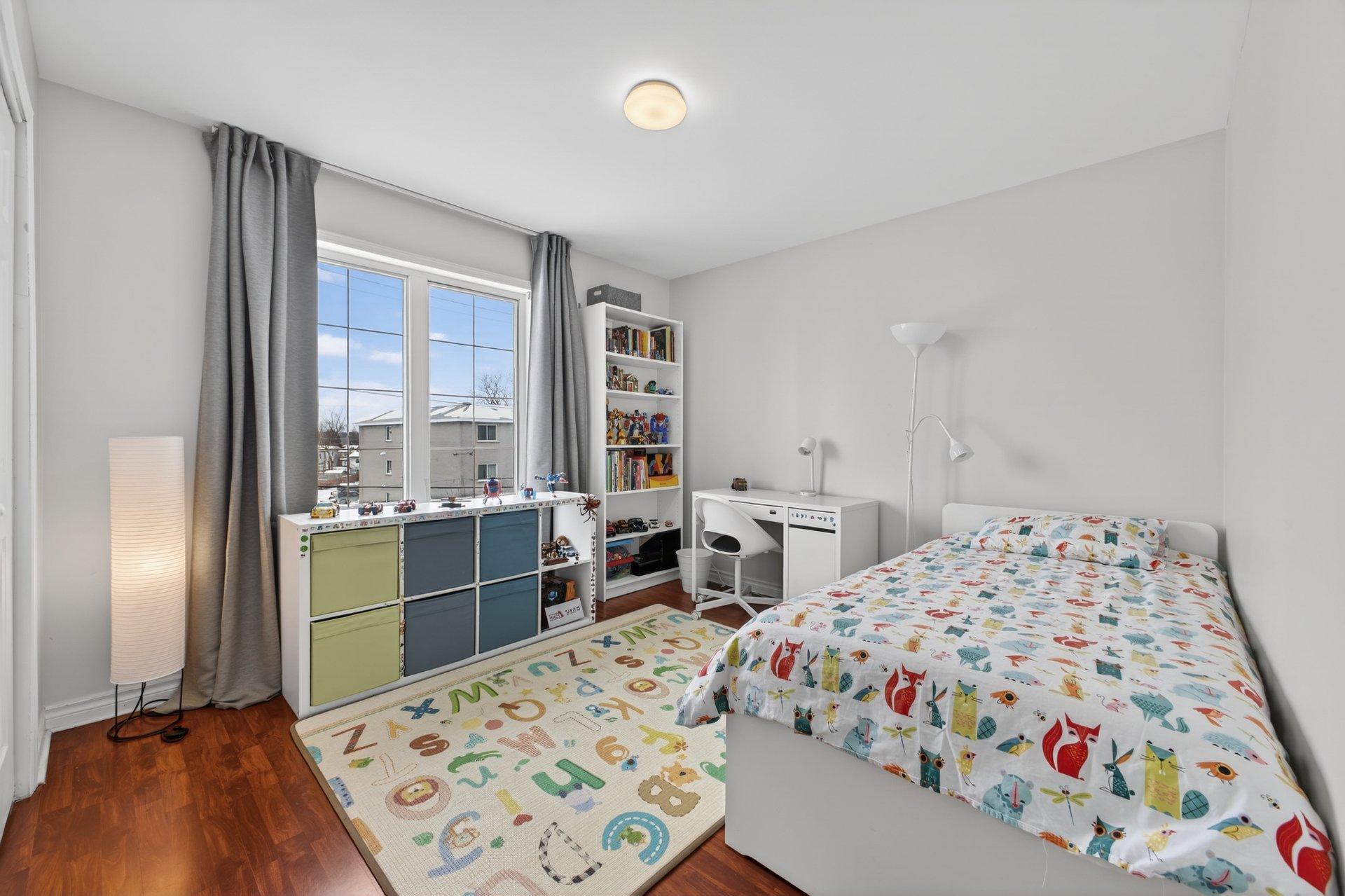 









16689


Boul. de Pierrefonds

, 201,
Montréal (Pierrefonds-Roxboro),




QC
H9H5L8

