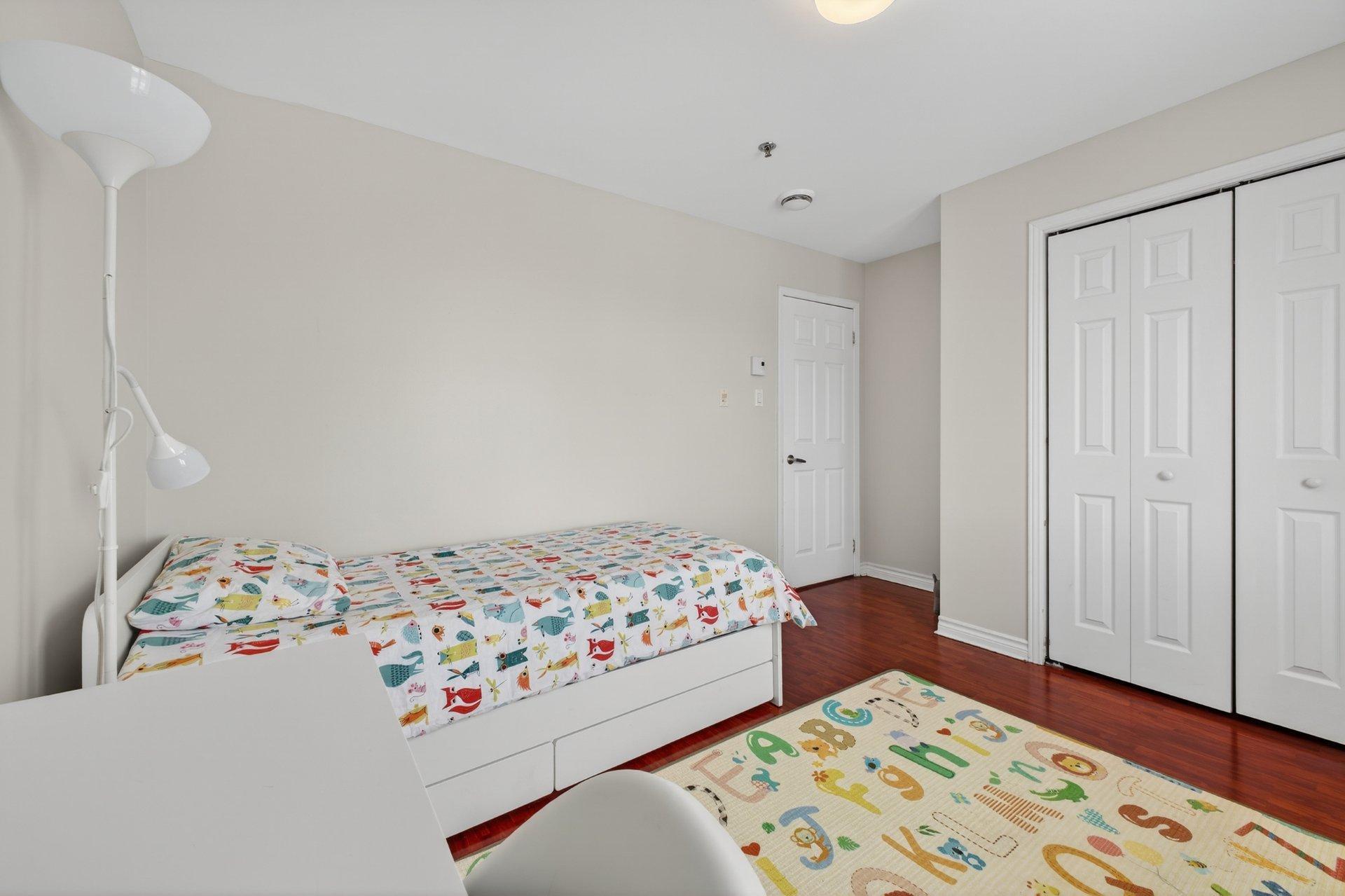 









16689


Boul. de Pierrefonds

, 201,
Montréal (Pierrefonds-Roxboro),




QC
H9H5L8

