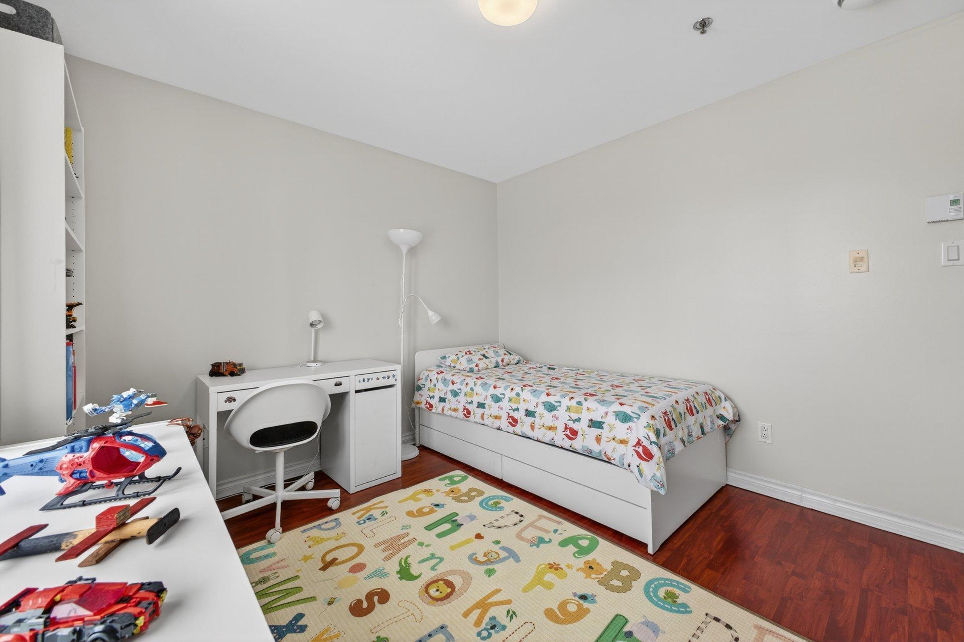 









16689


Boul. de Pierrefonds

, 201,
Montréal (Pierrefonds-Roxboro),




QC
H9H5L8

