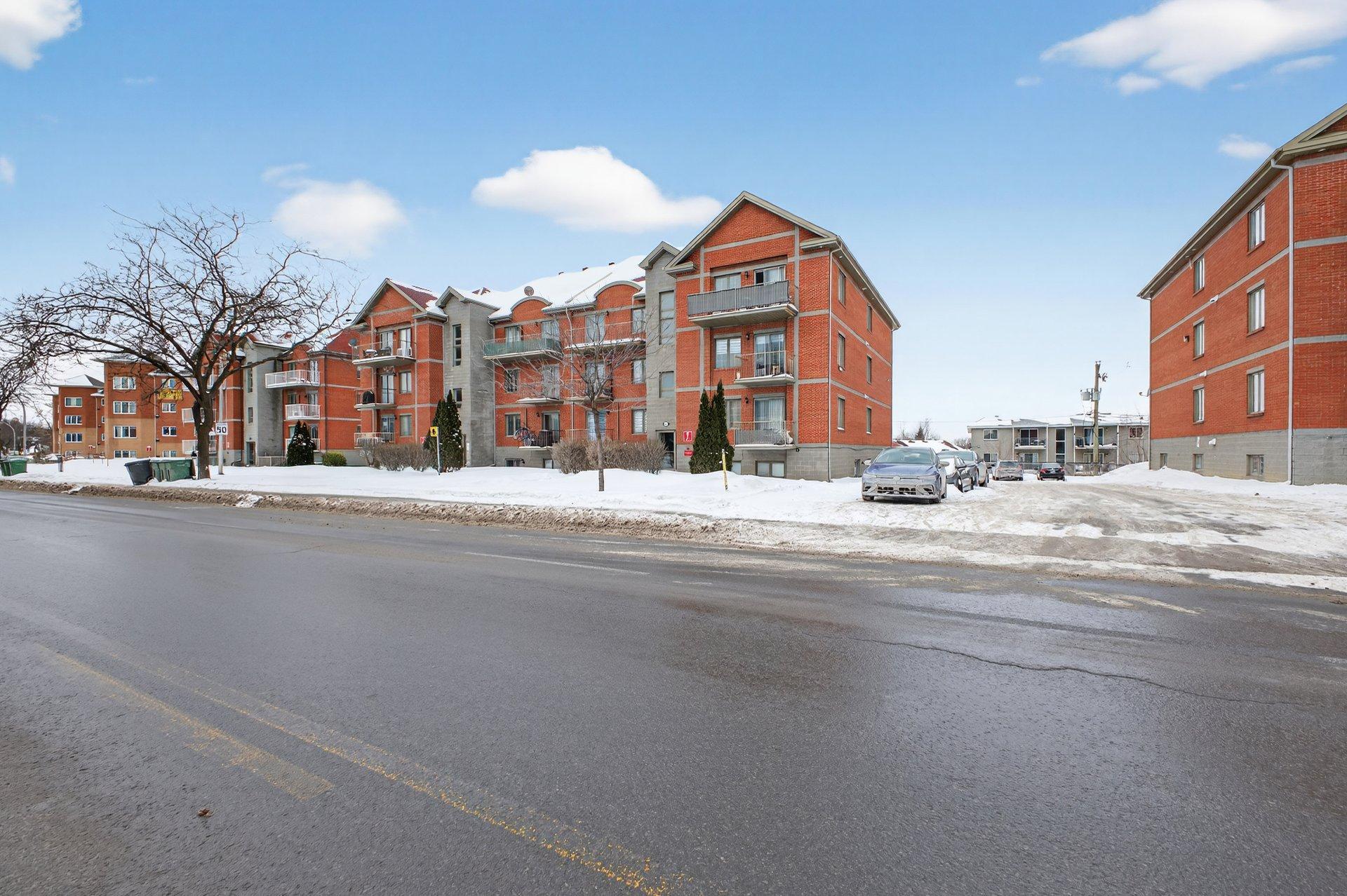 









16689


Boul. de Pierrefonds

, 201,
Montréal (Pierrefonds-Roxboro),




QC
H9H5L8

