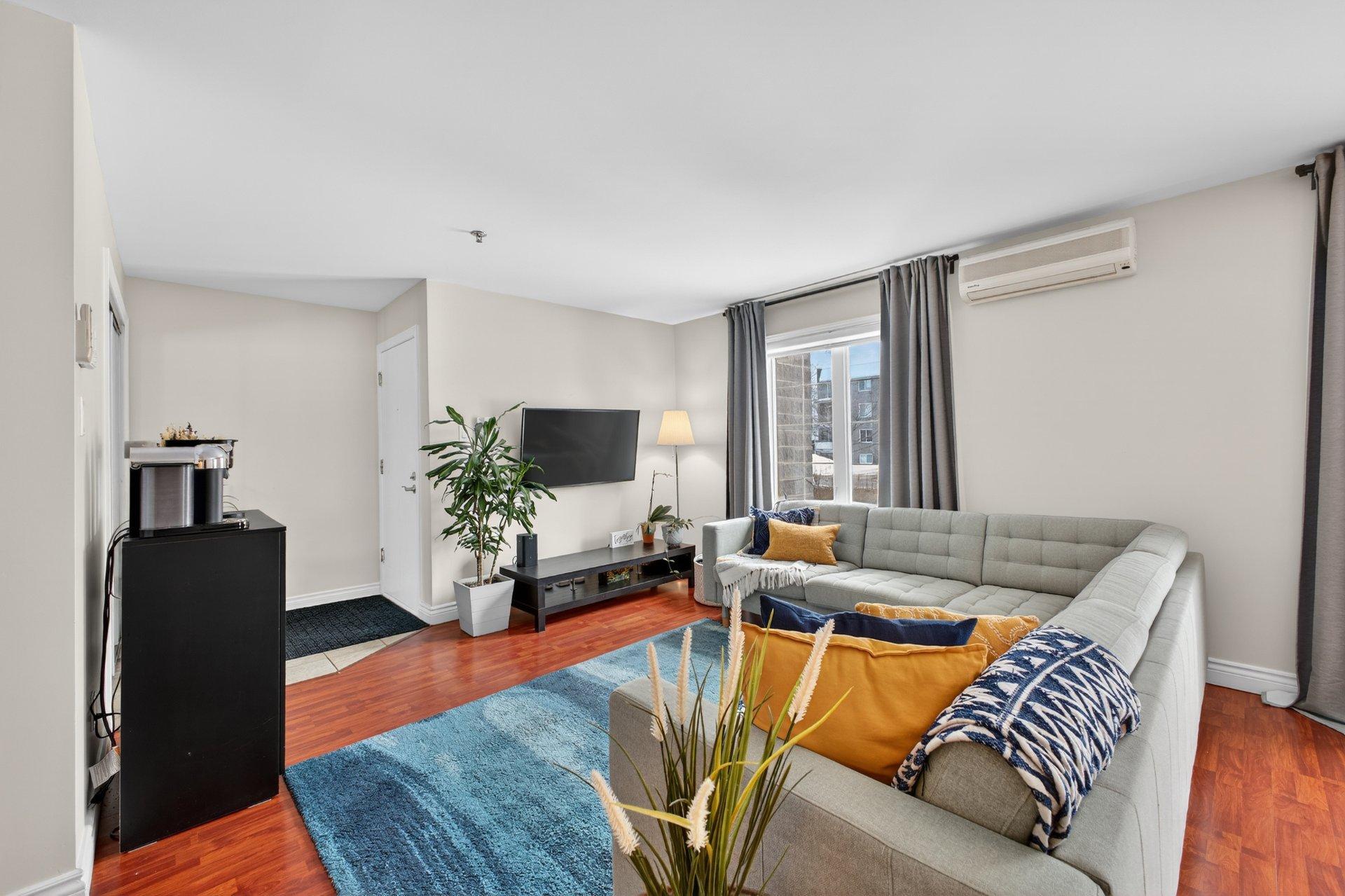 









16689


Boul. de Pierrefonds

, 201,
Montréal (Pierrefonds-Roxboro),




QC
H9H5L8

