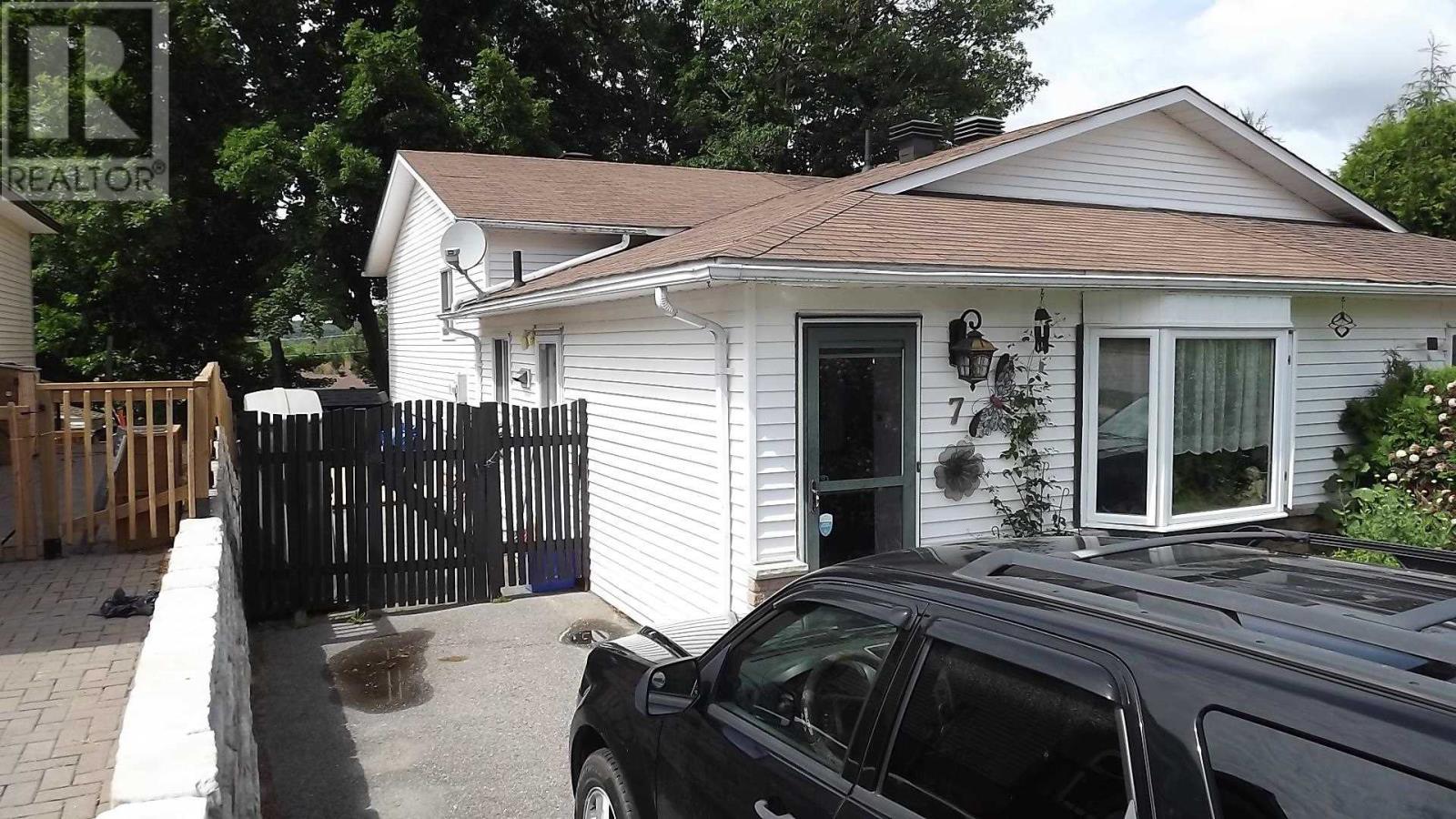 












7 Feltz RD

,
Elliot Lake,




Ontario
P5A1V3

