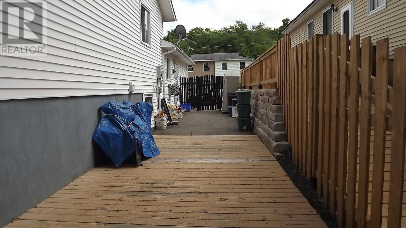 












7 Feltz RD

,
Elliot Lake,




Ontario
P5A1V3

